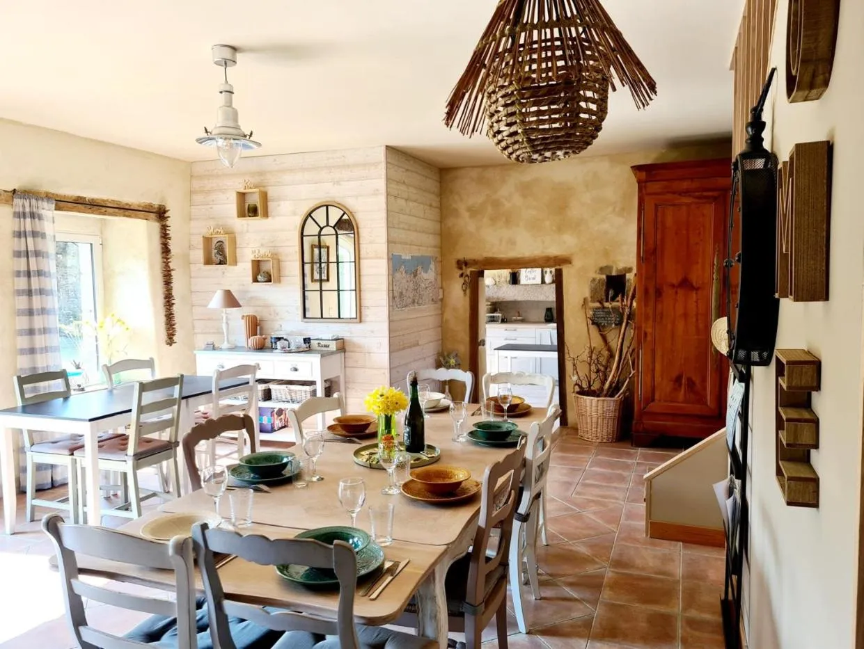 Dining area in Kêr Neizh Breizh - Gîtes de Charme - Le Petit Châtelier