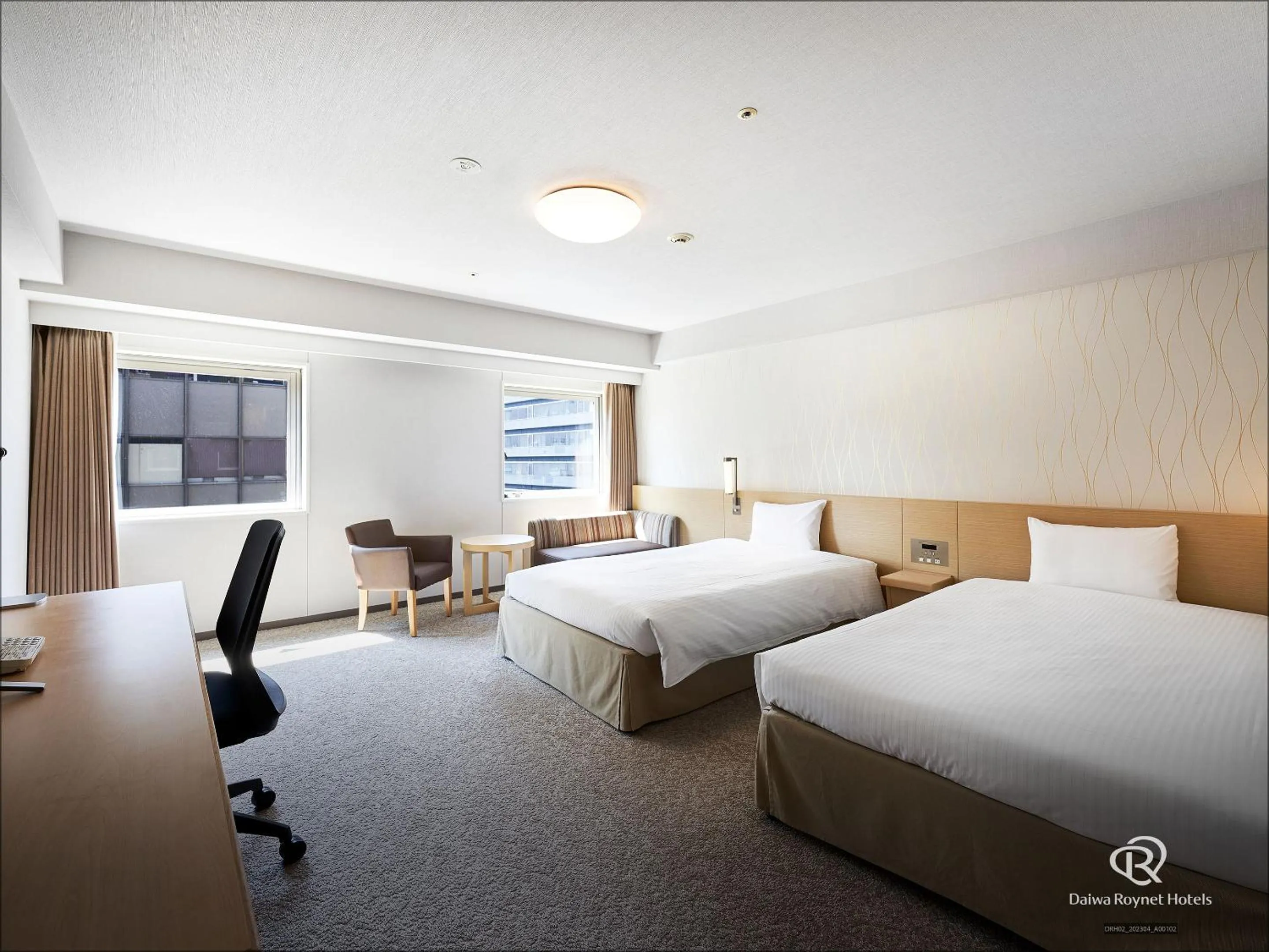 Photo of the whole room, Bed in Daiwa Roynet Hotel Yokohama Kannai
