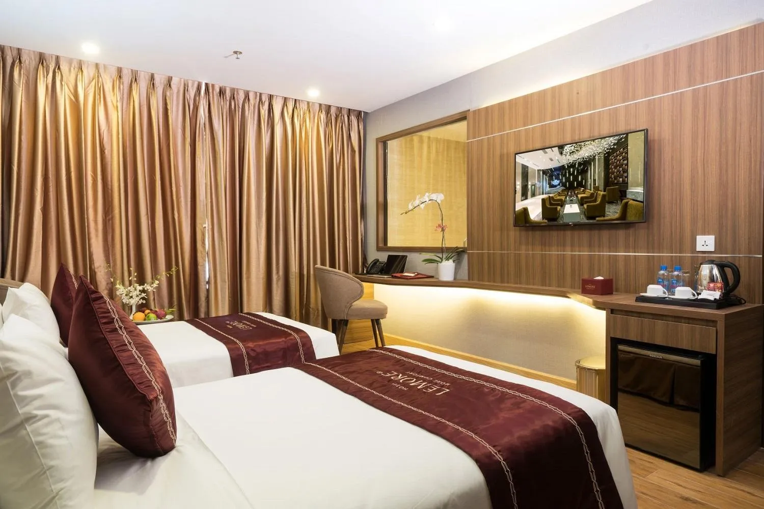TV and multimedia, Bed in LeMore Hotel Nha Trang
