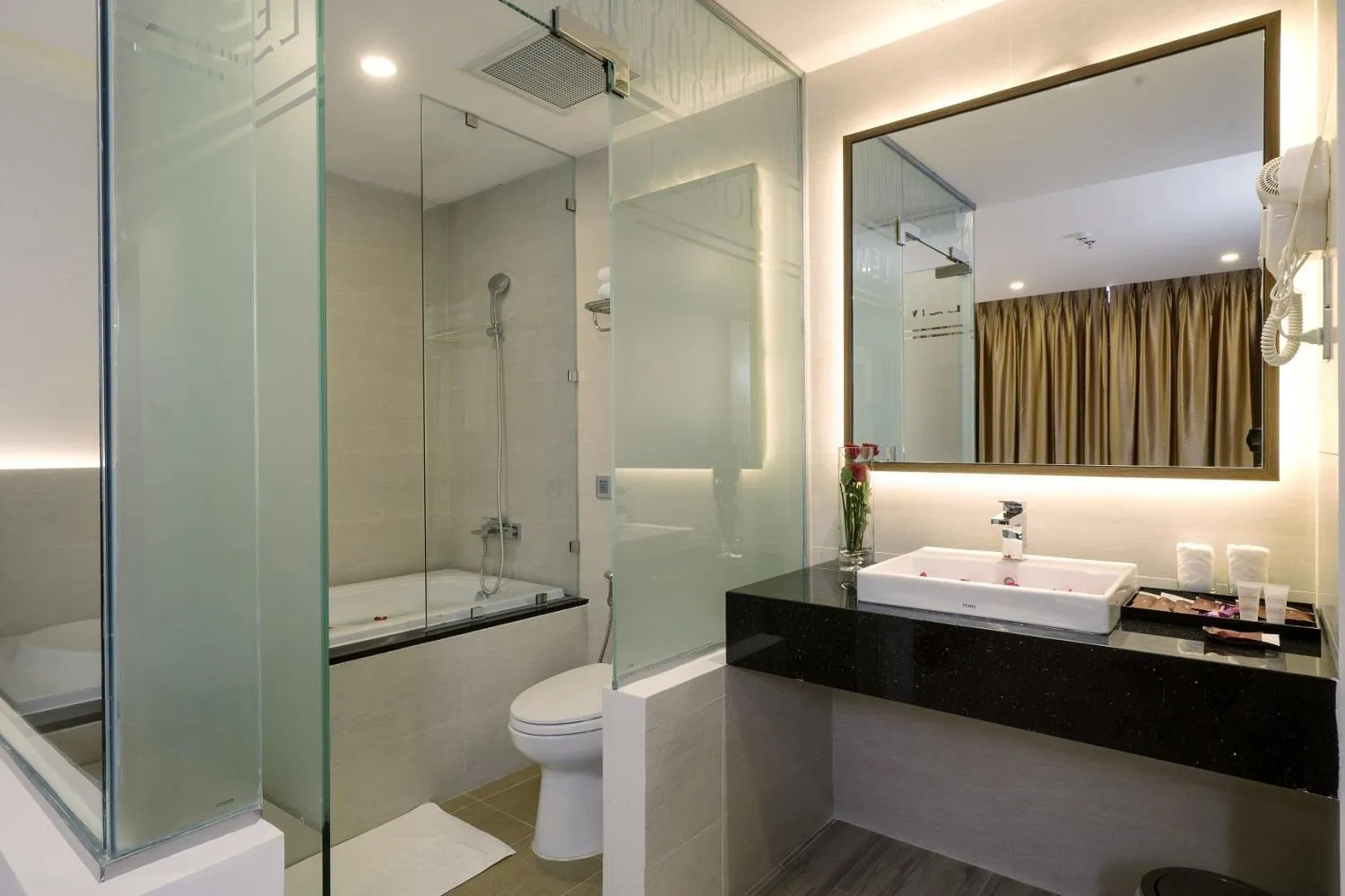 Toilet in LeMore Hotel Nha Trang