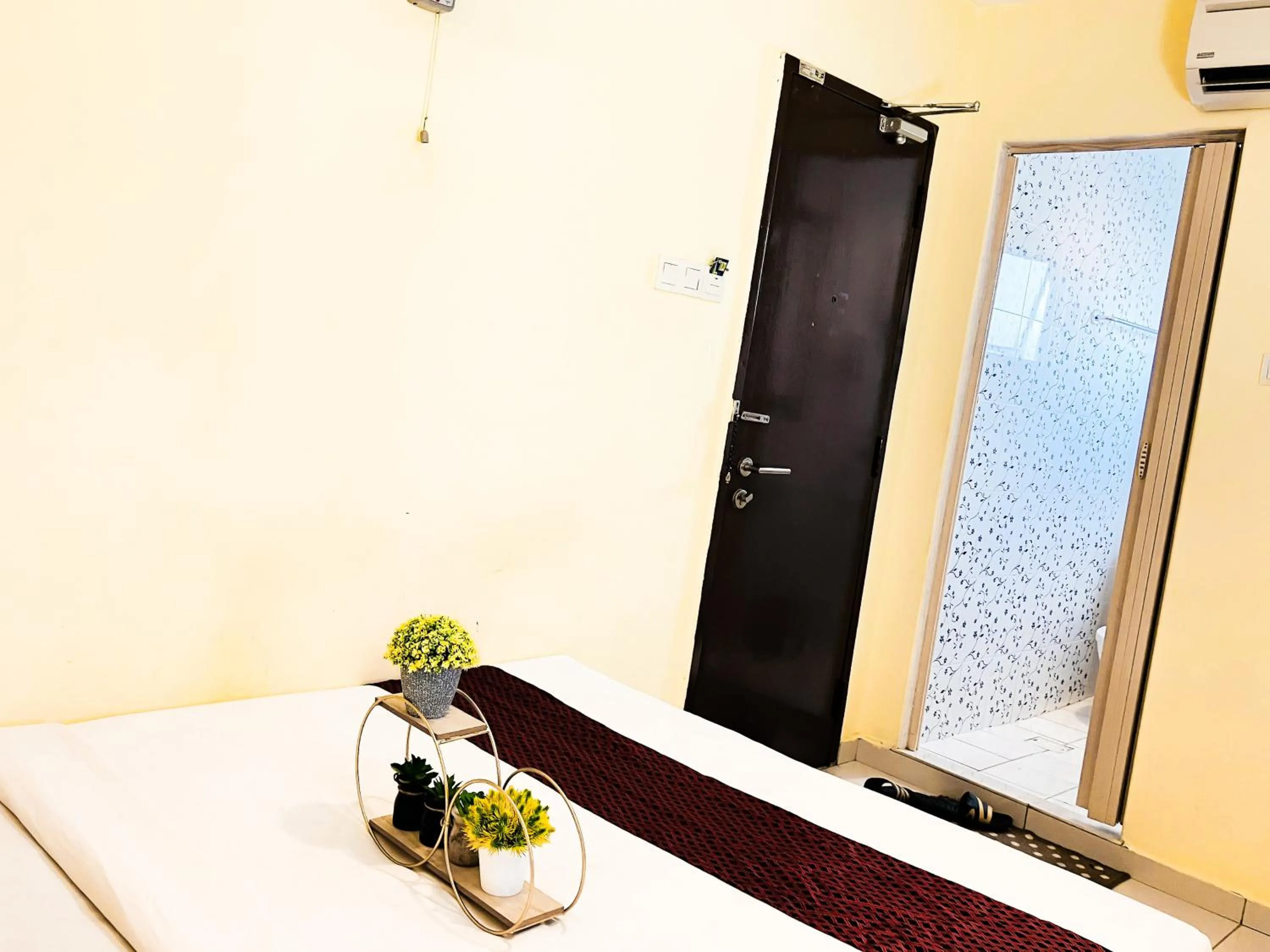 View (from property/room), Bed in Sun Inns Hotel Bandar Puchong Utama