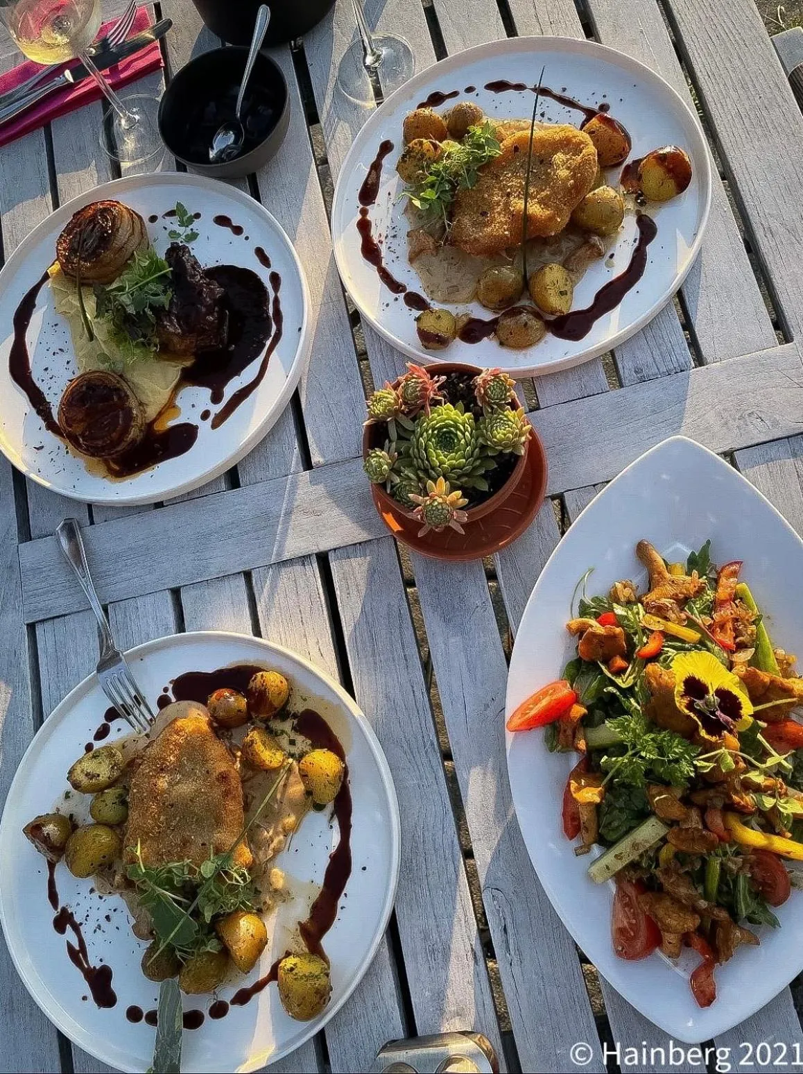 Restaurant/places to eat in Hainberg Hotel Garni