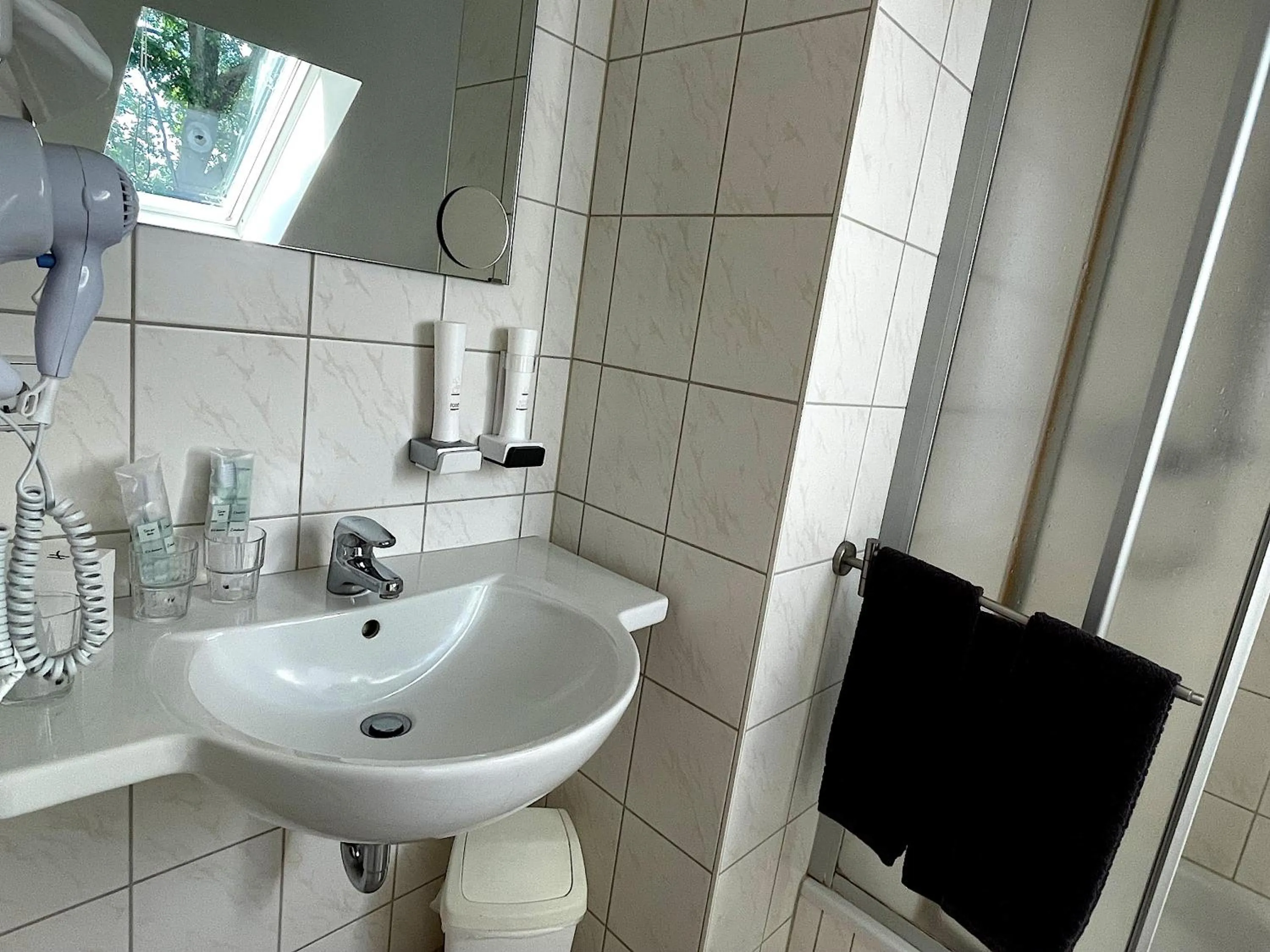 Bathroom in Hainberg Hotel Garni