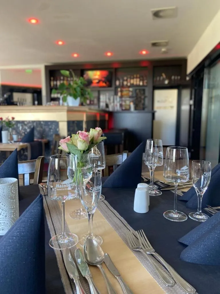 Restaurant/places to eat in Hainberg Hotel Garni