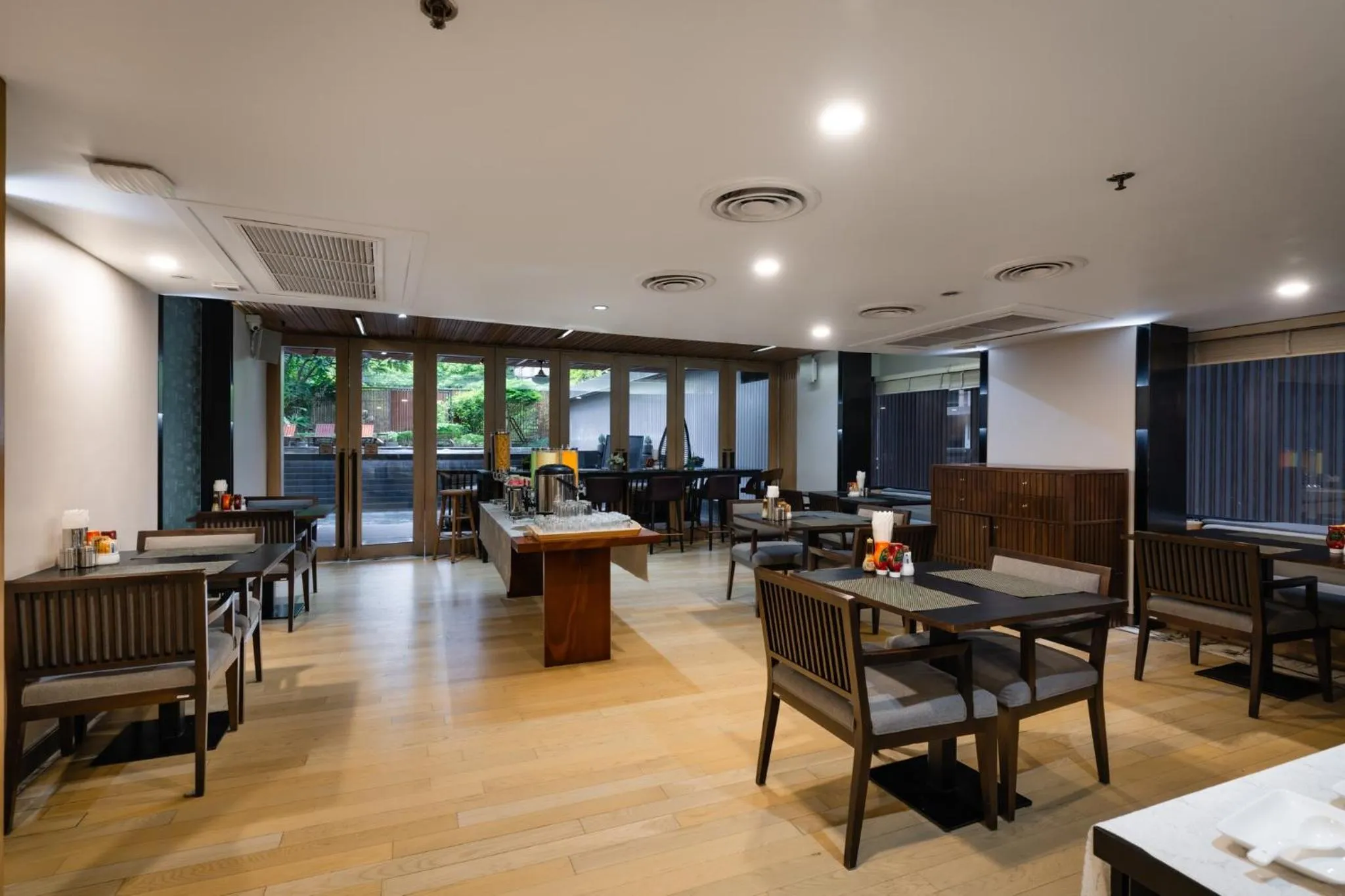 Restaurant/places to eat in Arcadia Suites Bangkok