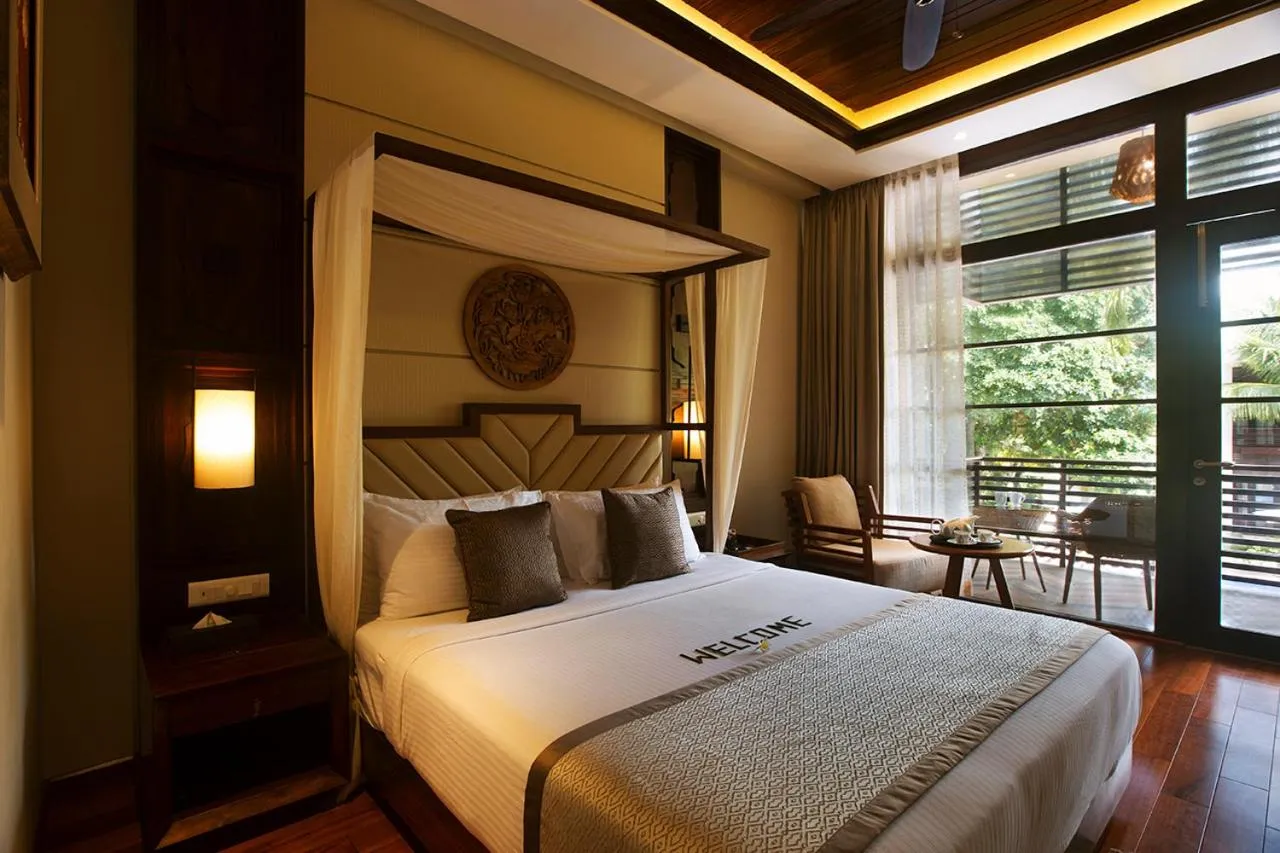 Bedroom, Bed in Sea Shell Samssara