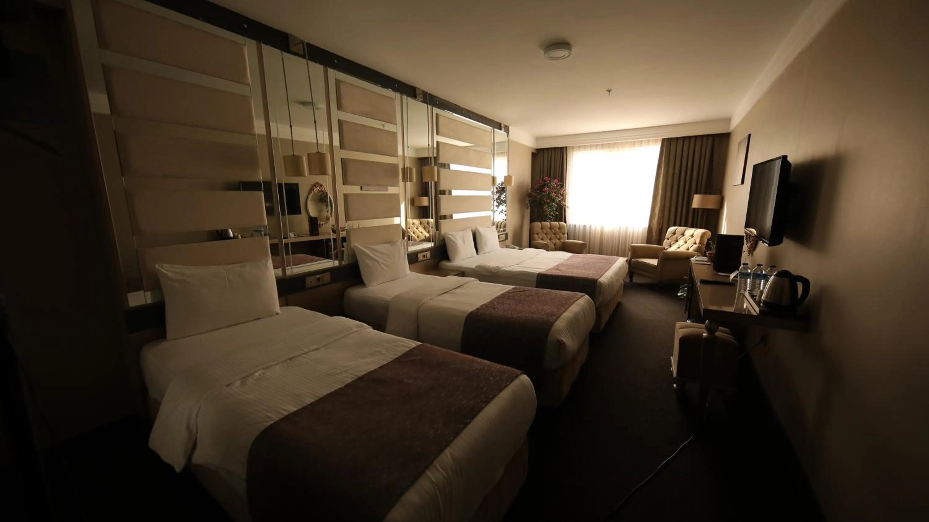 Photo of the whole room, Bed in Reform Hotel