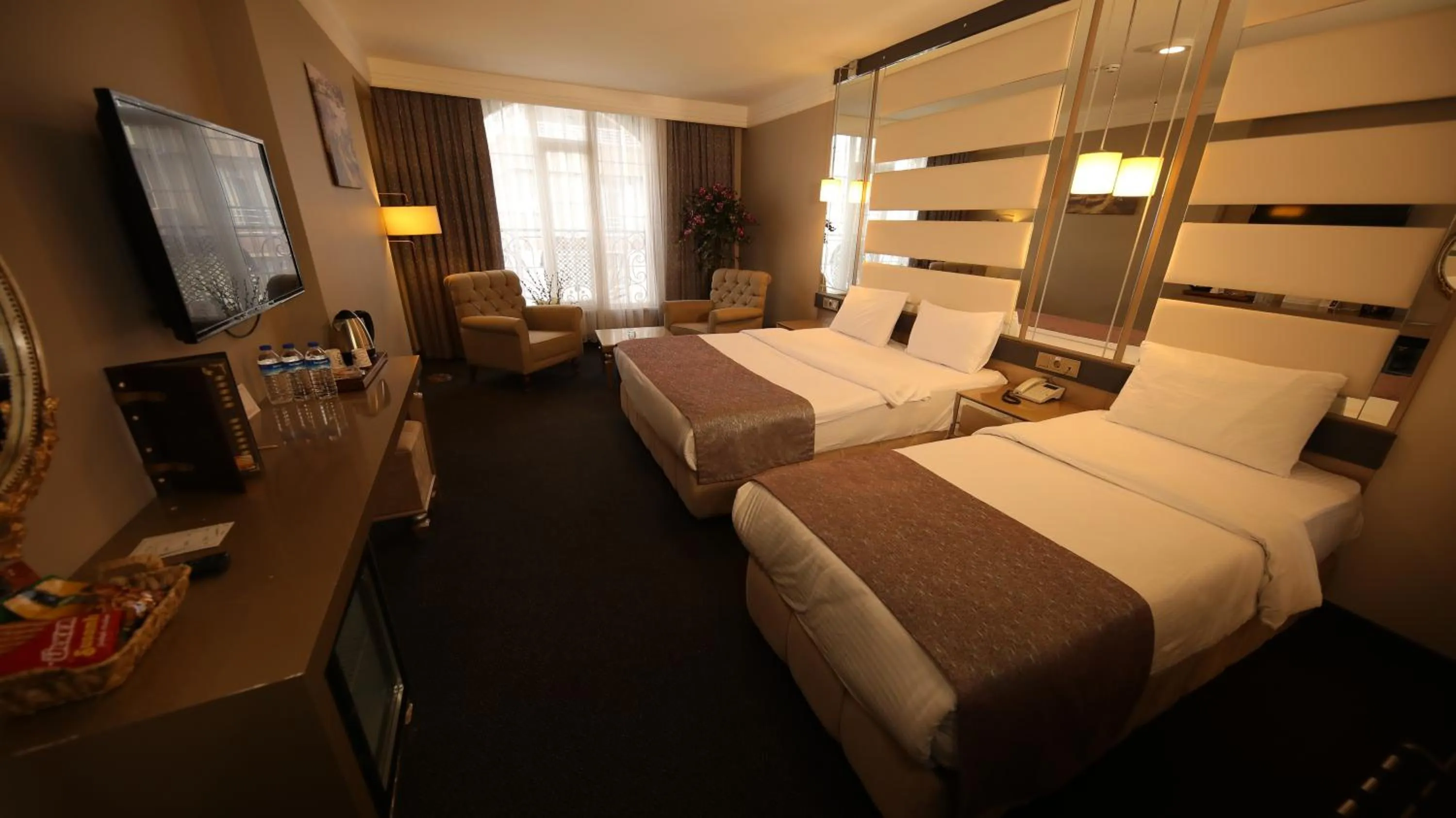Photo of the whole room, Bed in Reform Hotel