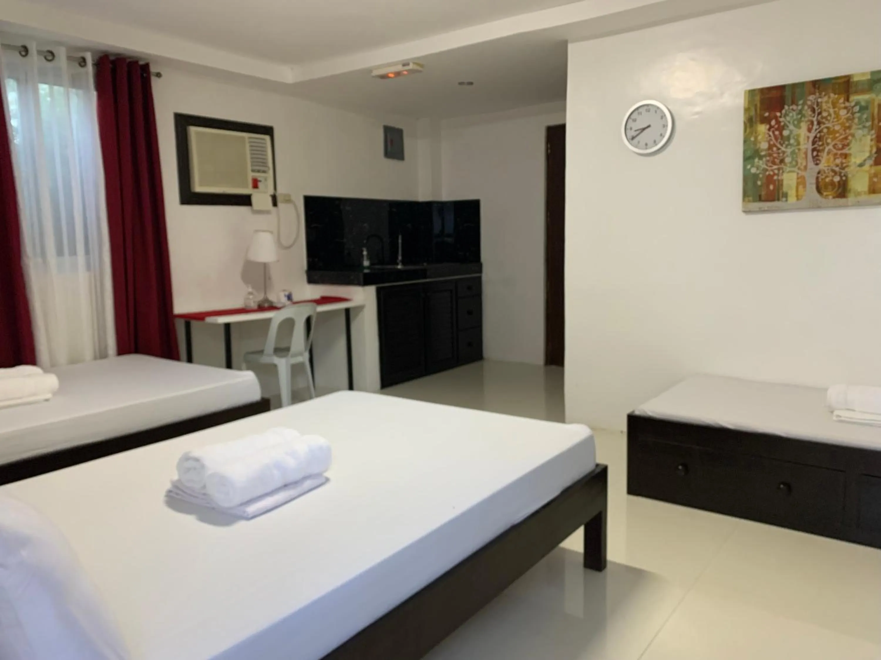 Photo of the whole room, Bed in Batis ni Juan Leisureland