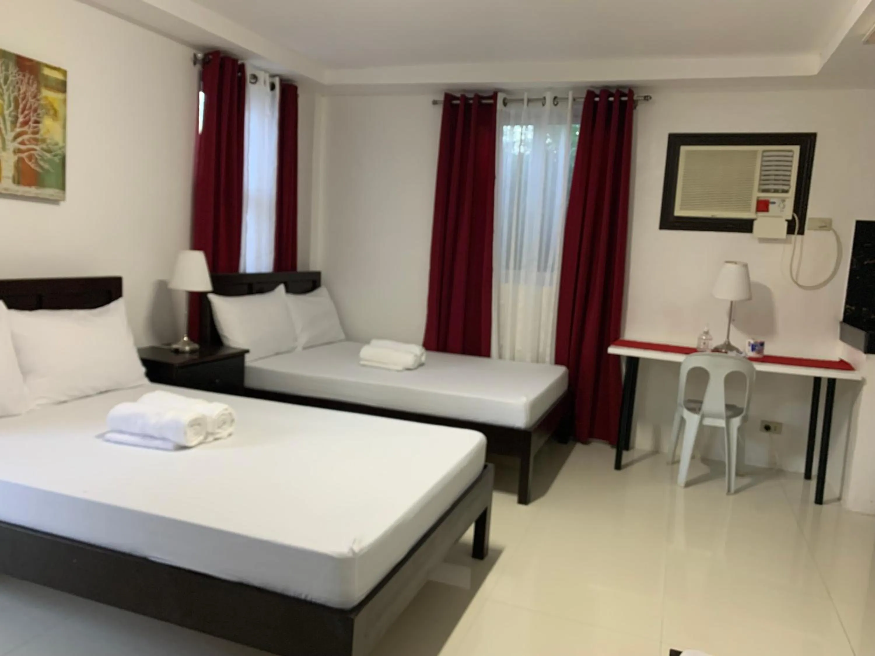 Photo of the whole room, Bed in Batis ni Juan Leisureland