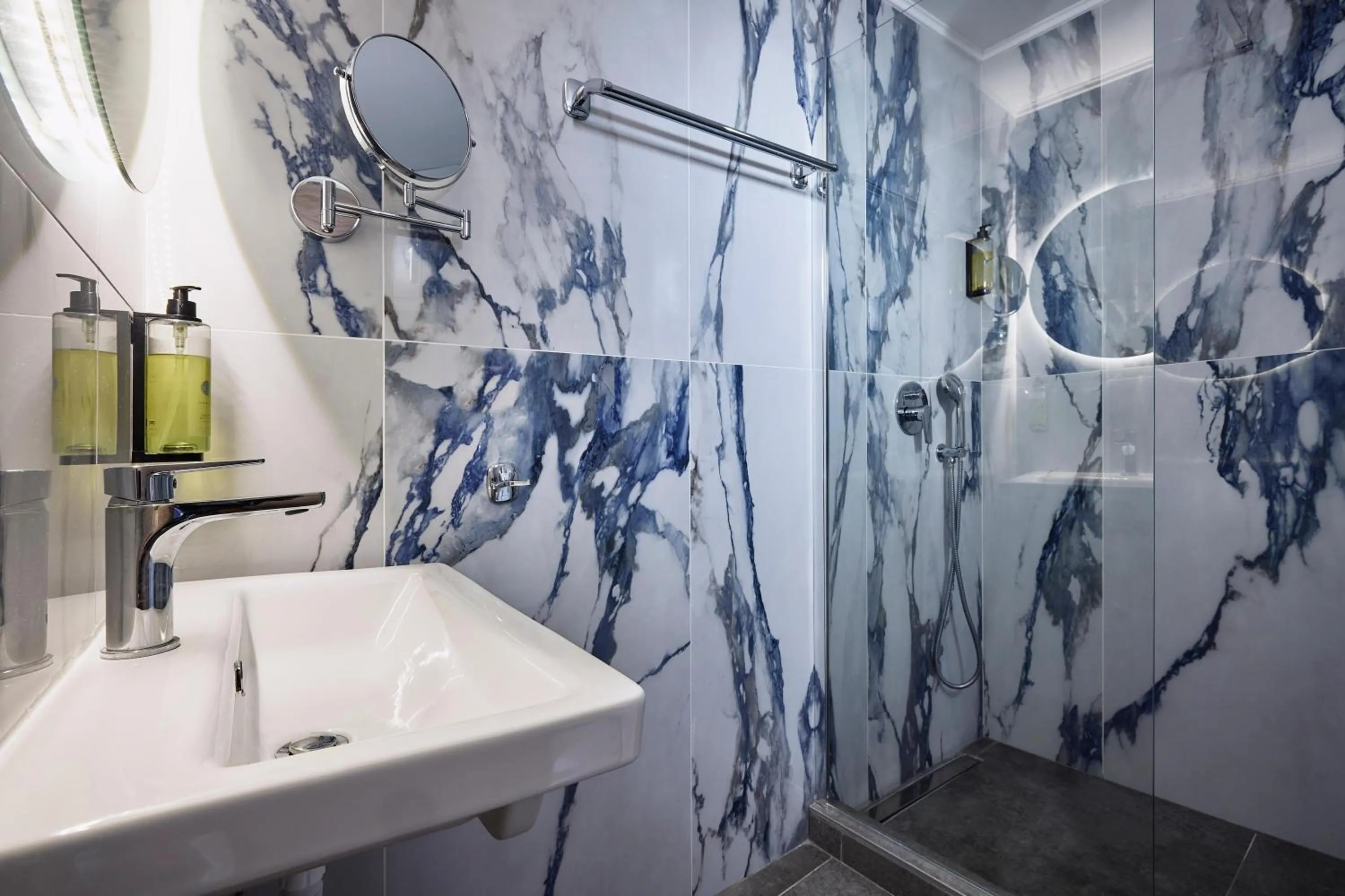 Bathroom in Glavas Inn Hotel