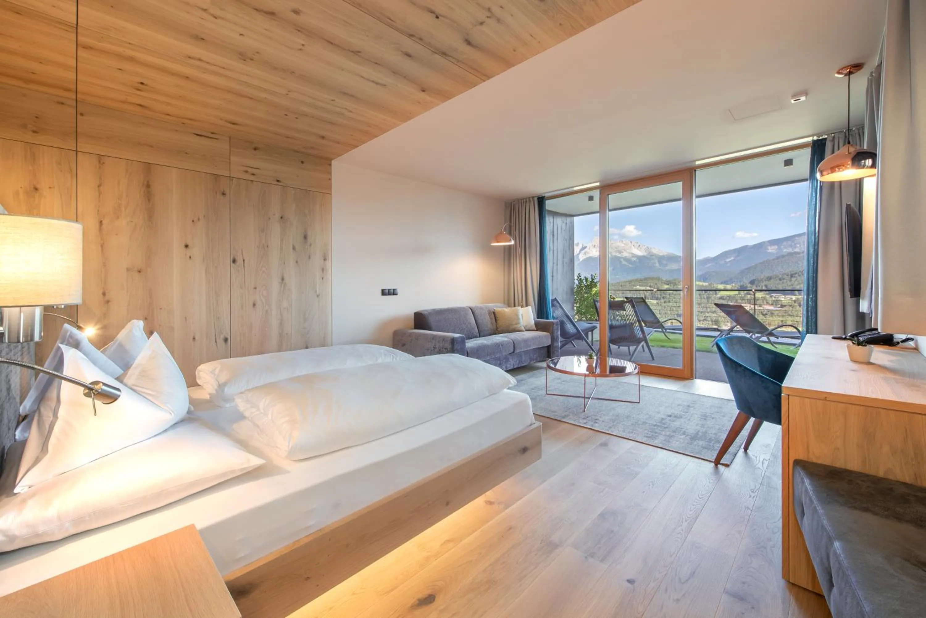 Photo of the whole room, Bed in Panoramahotel Obkircher