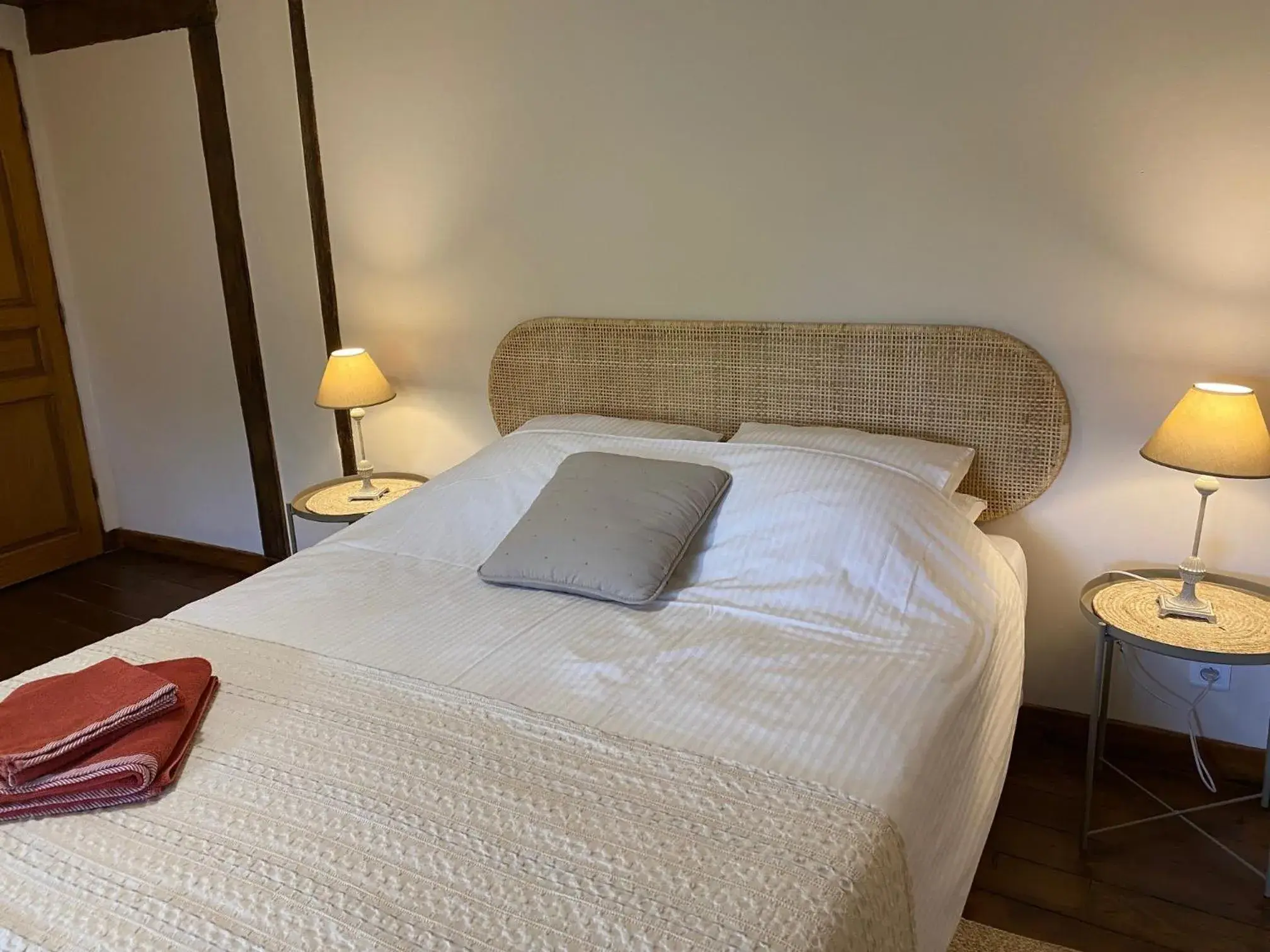 Double Room with Private Bathroom - single occupancy in L'Envers Double Room with Private Bathroom - single occupancy in L'Envers
