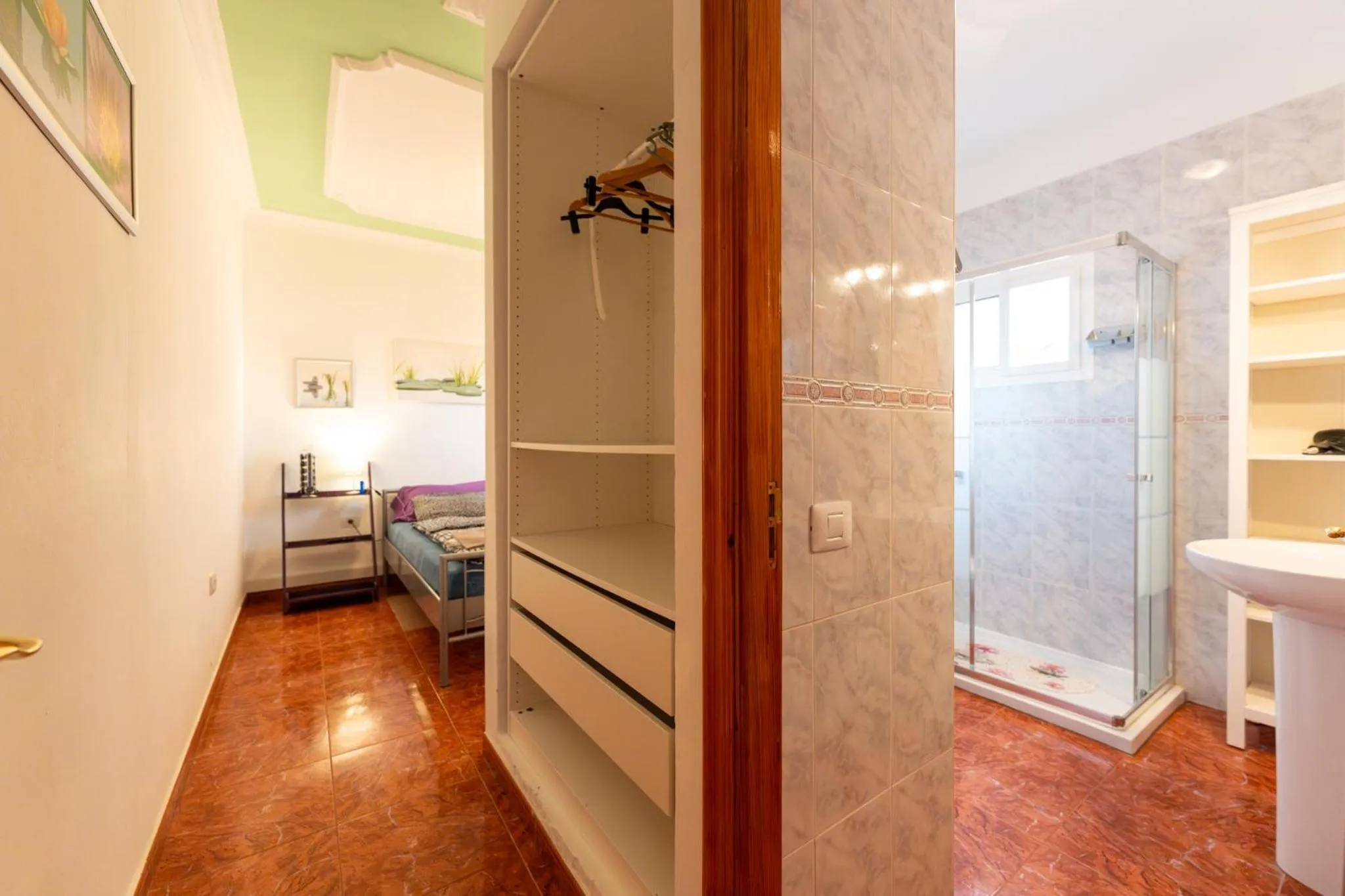 Shower, Bed in Casa Resi