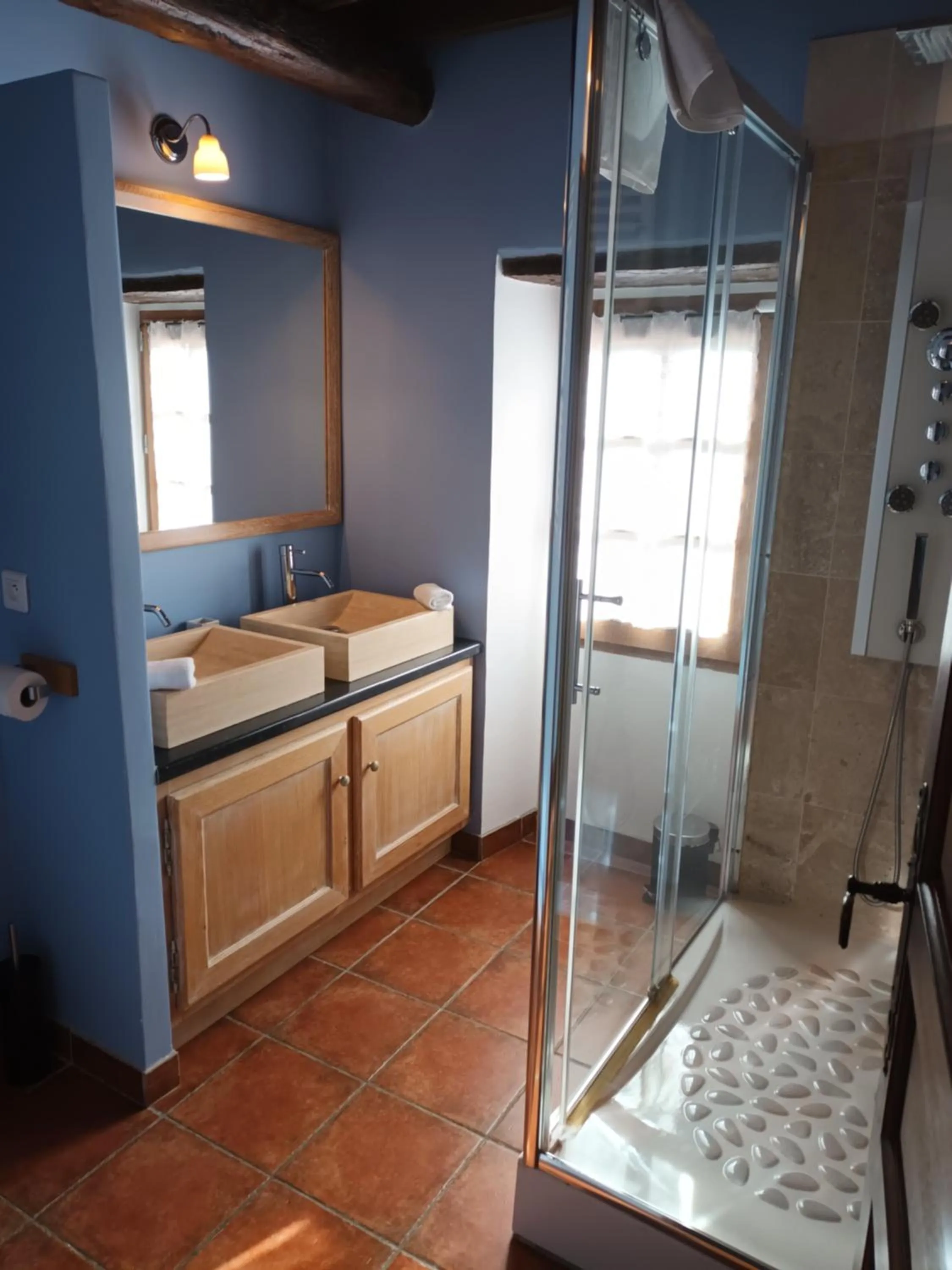 Bed in Le Vieux Moulin de Jouques