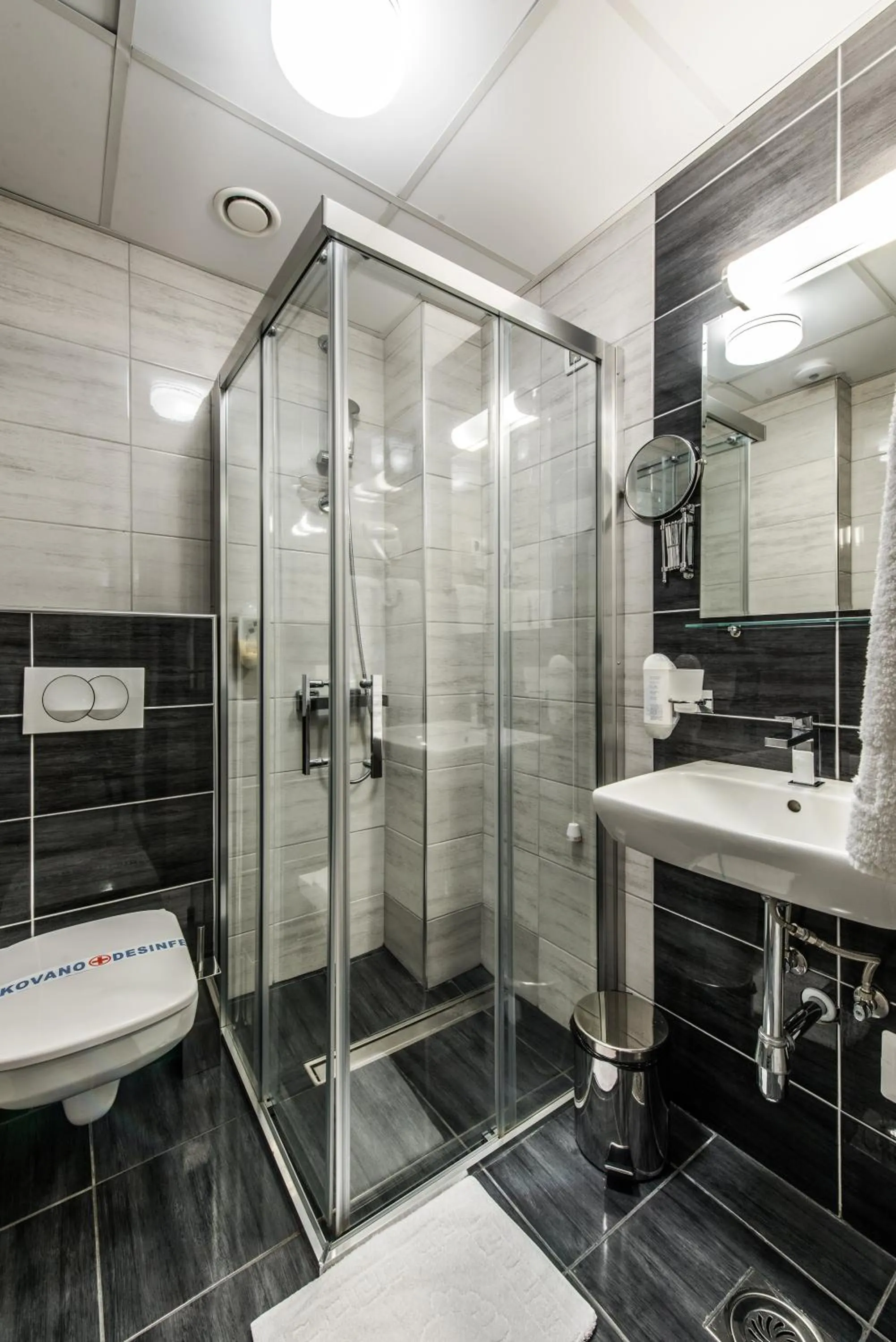 Shower in Hotel Fontana Vrnjačka Banja