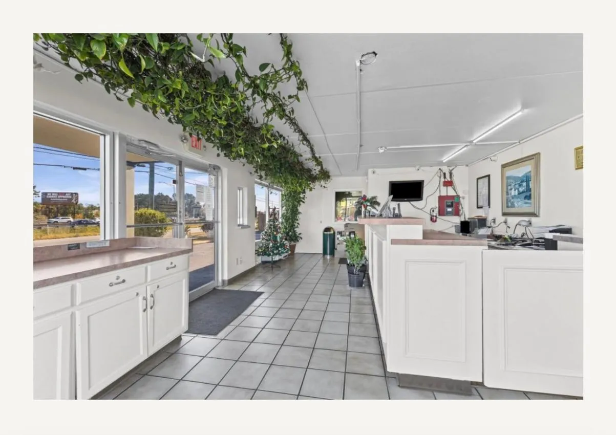 Family Inns of America - Mobile