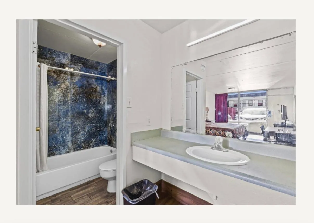 Family Inns of America - Mobile