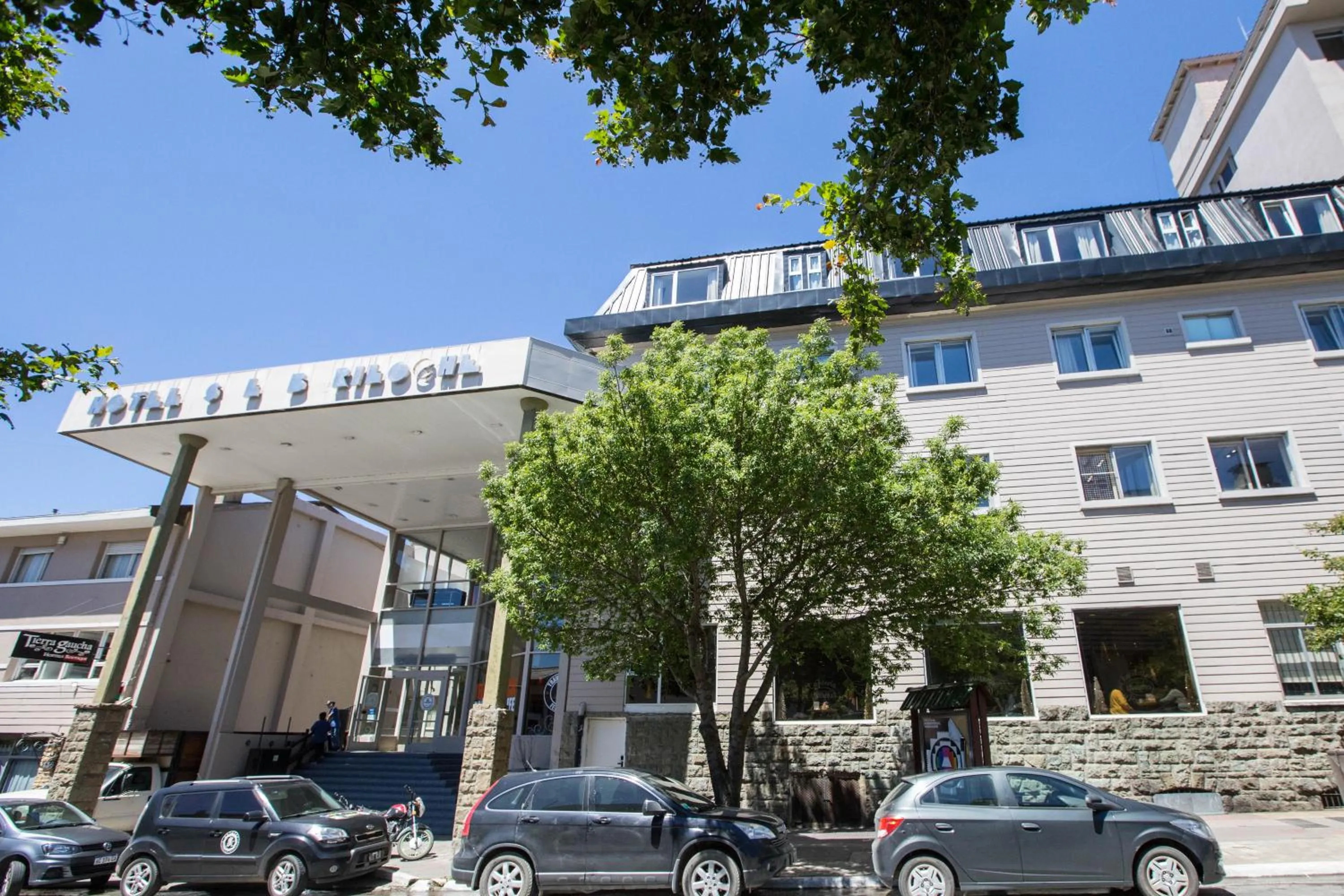 Facade/entrance in Hotel Sol Bariloche