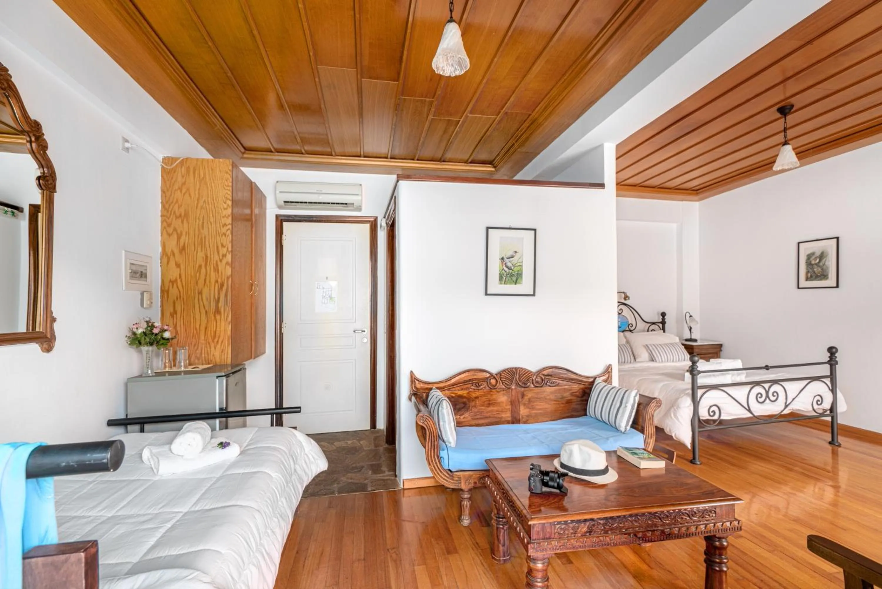 Photo of the whole room, Bed in Hotel PARALIAKO Kyparissi