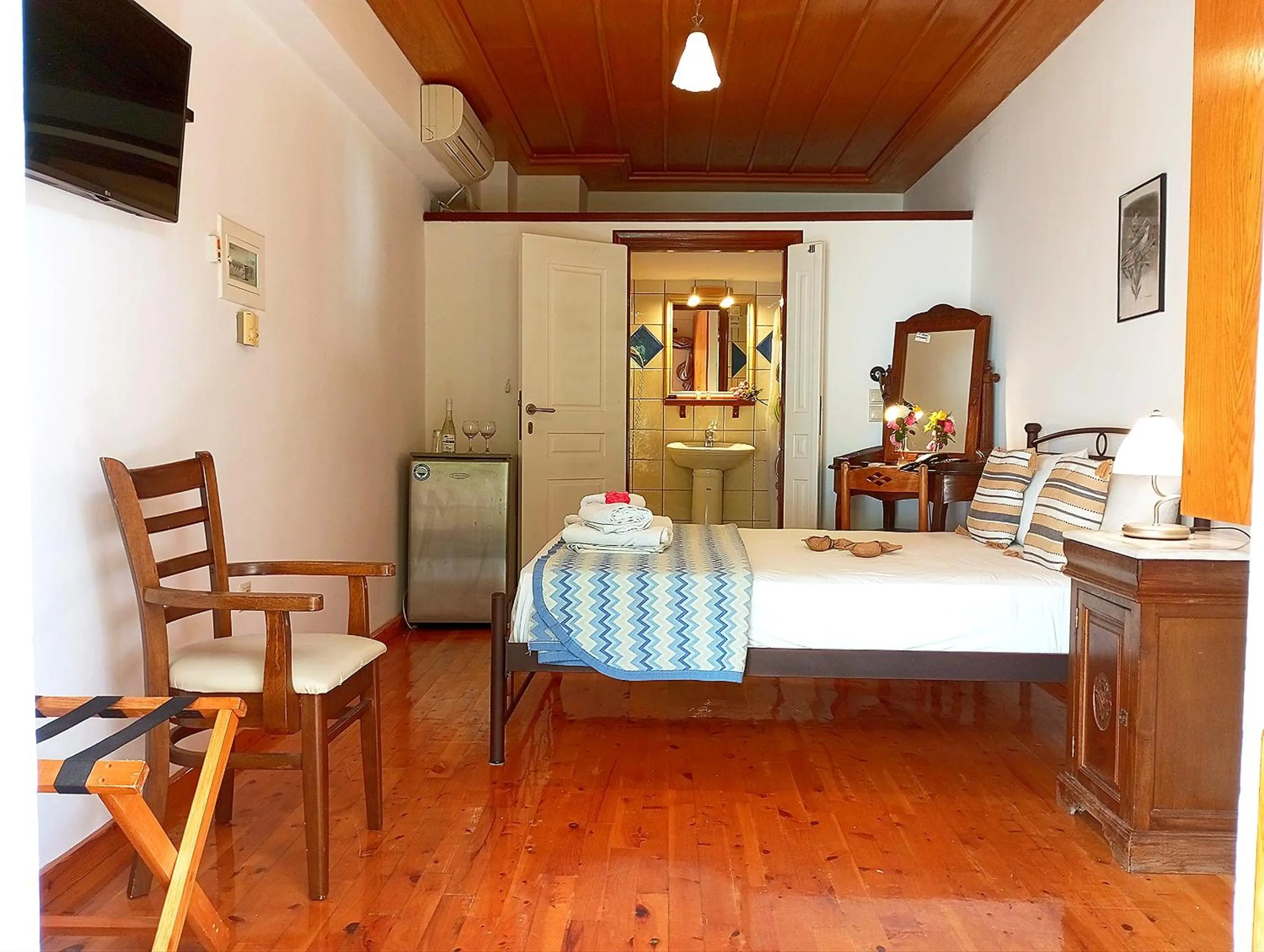 Hotel PARALIAKO Kyparissi