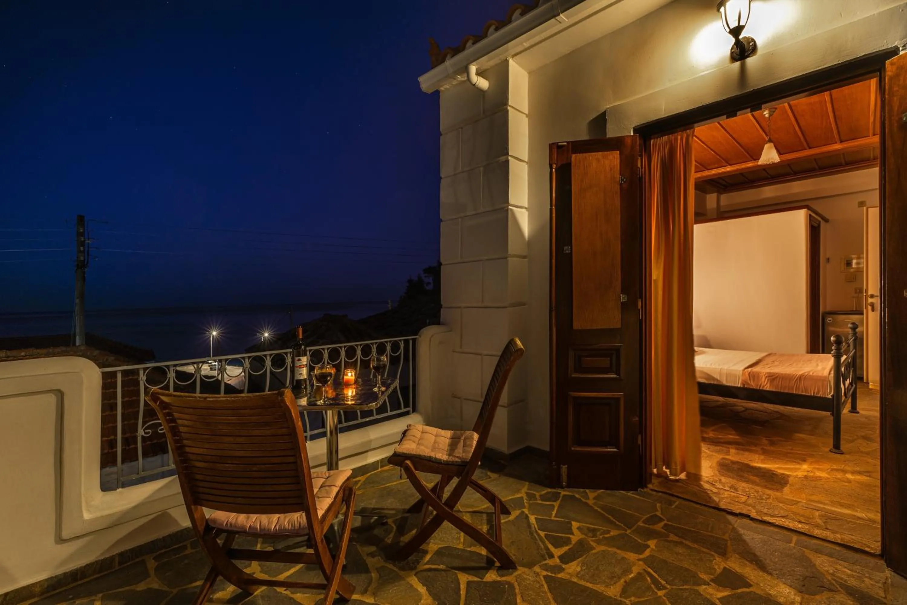 Balcony/Terrace, Bed in Hotel PARALIAKO Kyparissi