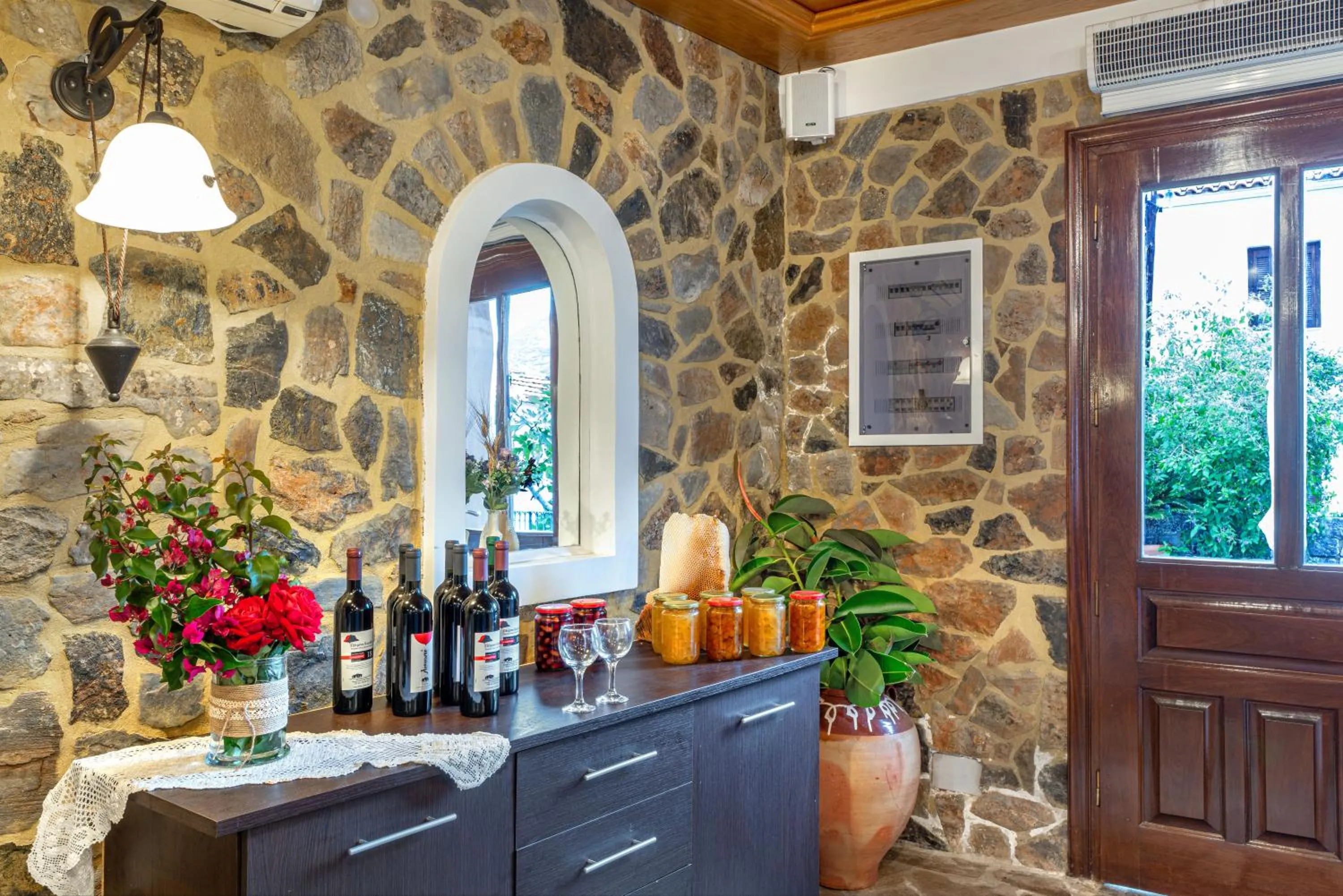 Food and drinks in Hotel PARALIAKO Kyparissi