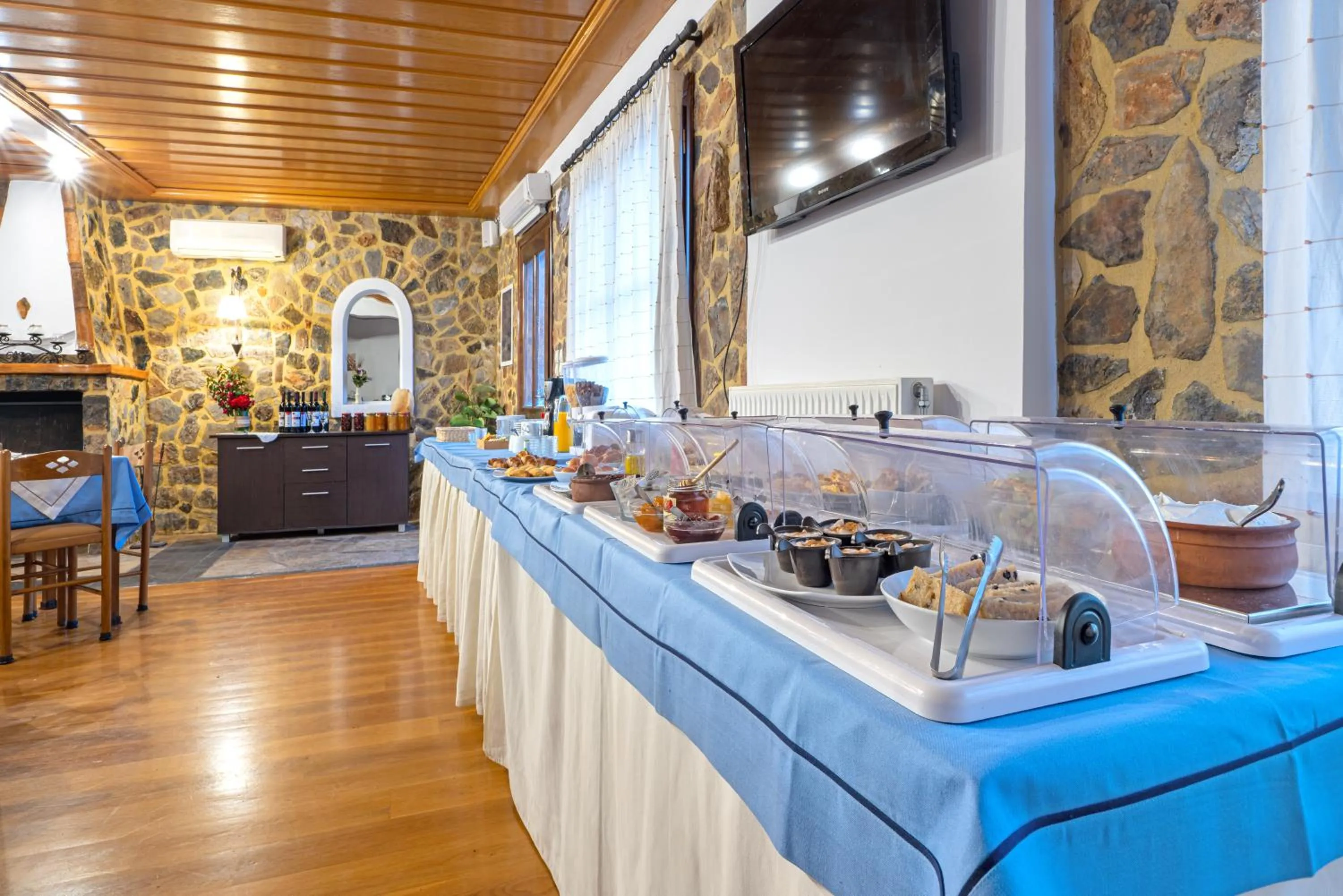 Food and drinks in Hotel PARALIAKO Kyparissi