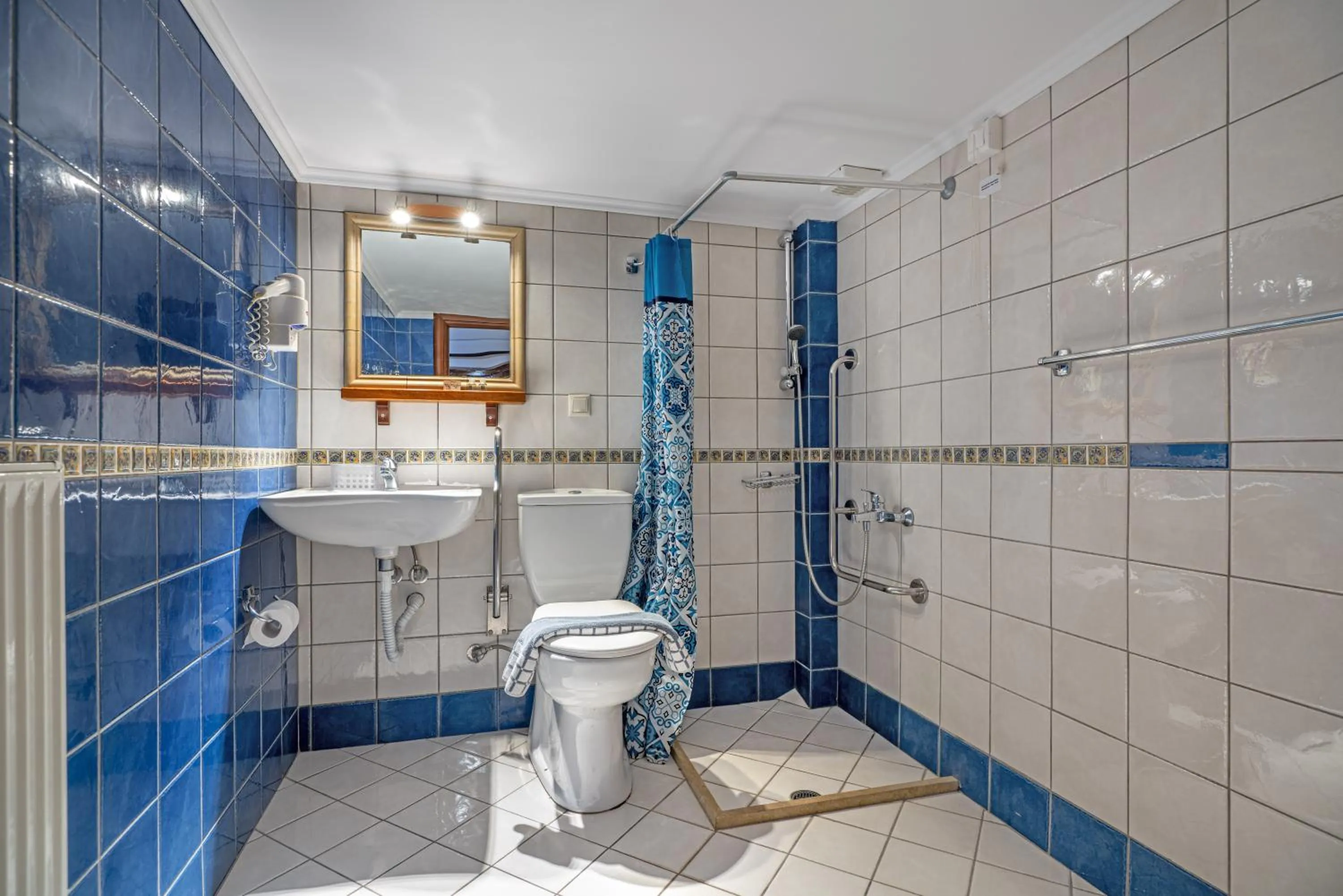 Hotel PARALIAKO Kyparissi