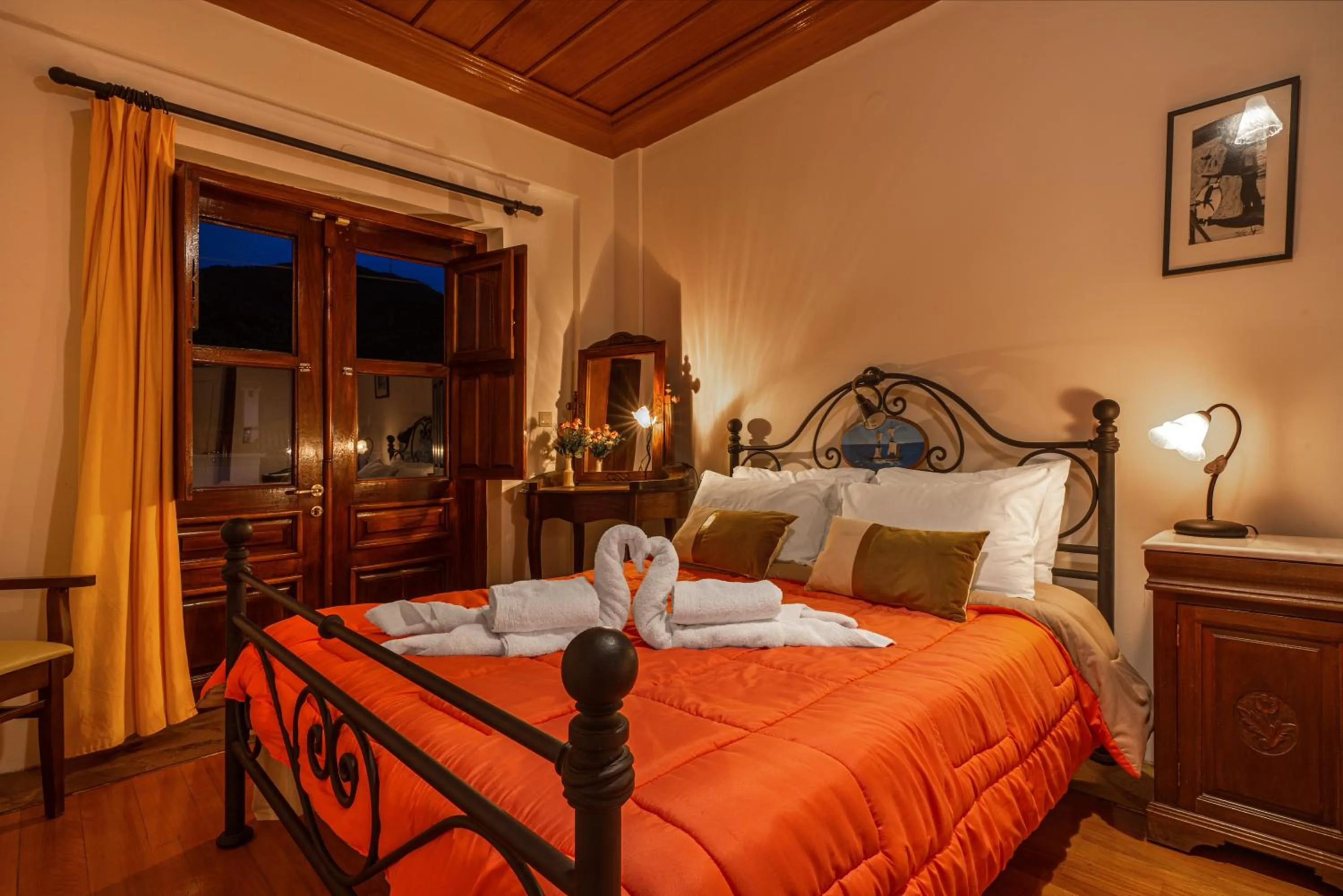 Photo of the whole room, Bed in Hotel PARALIAKO Kyparissi