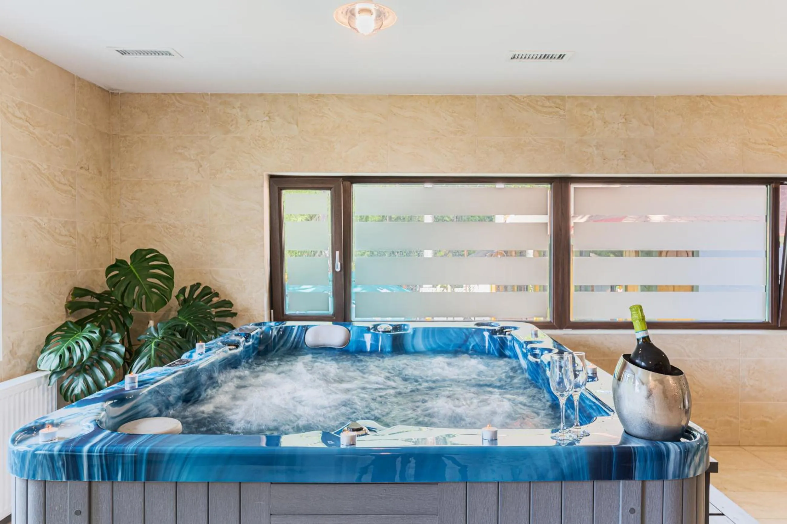 Spa and wellness centre/facilities in Pensiunea Hilltop