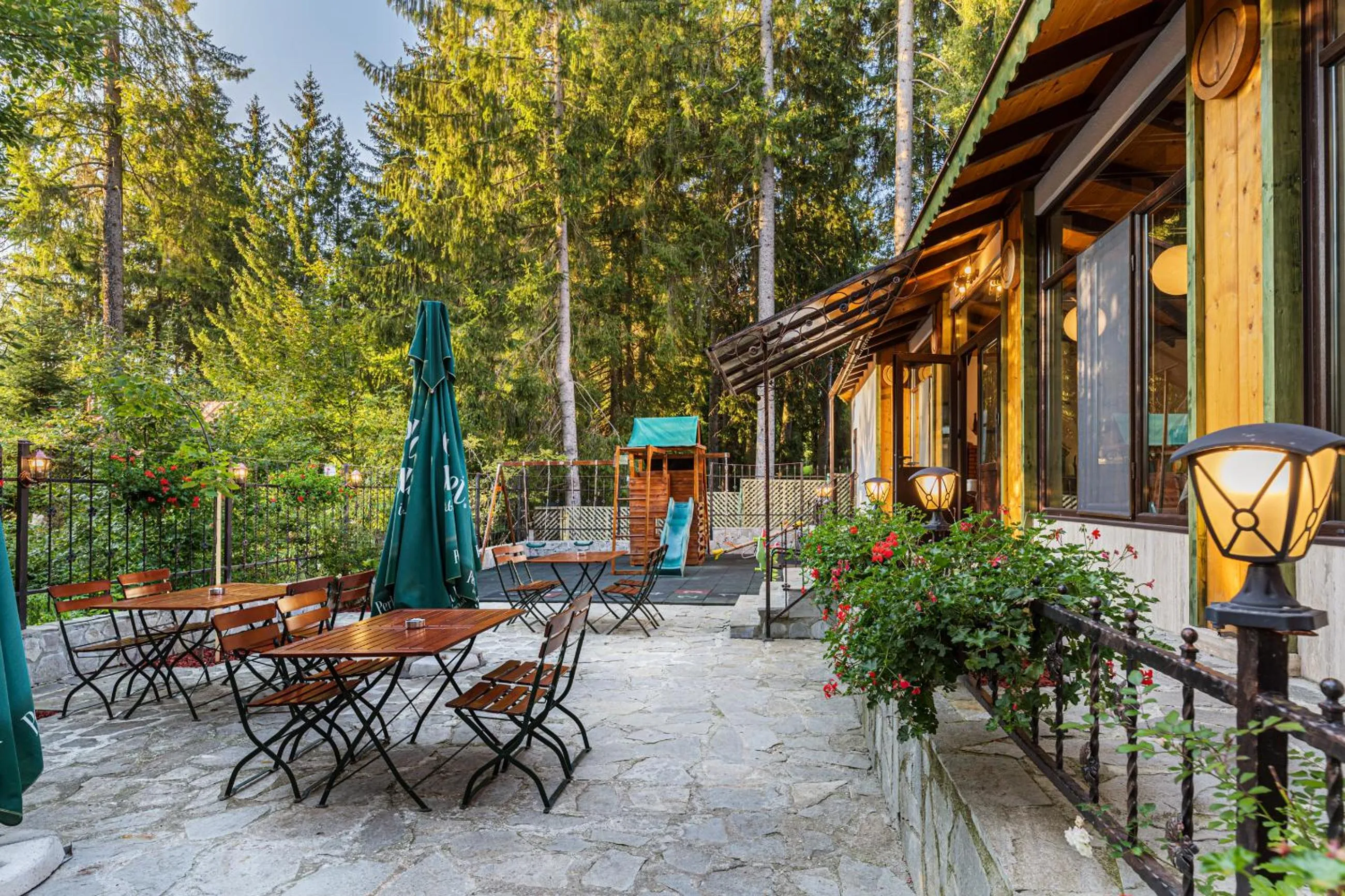 Property building in Pensiunea Hilltop