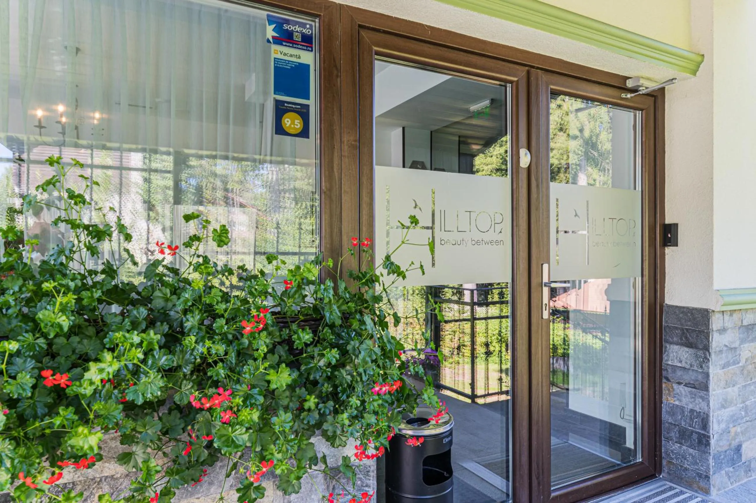 Facade/entrance in Pensiunea Hilltop