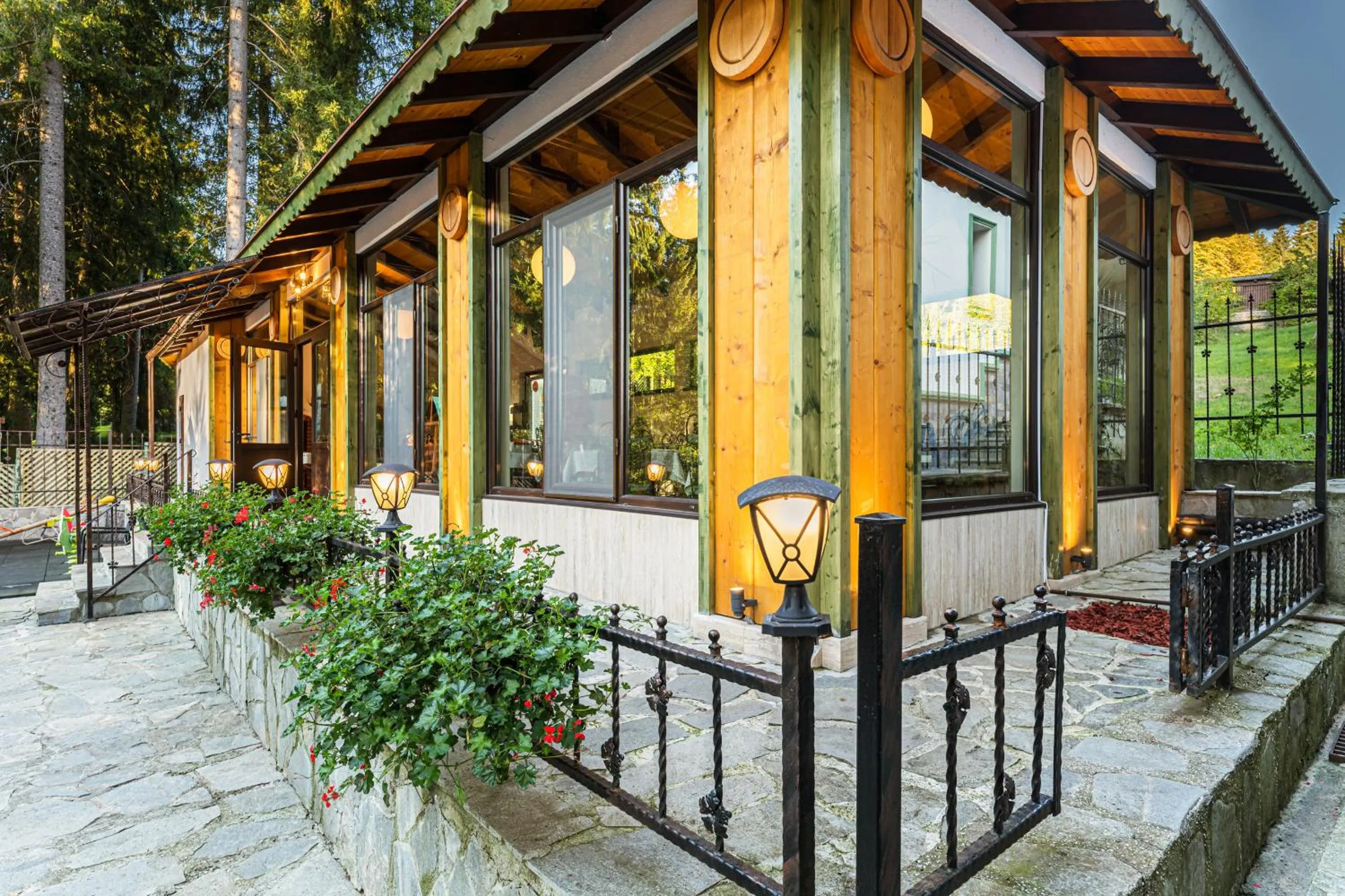 Property building in Pensiunea Hilltop