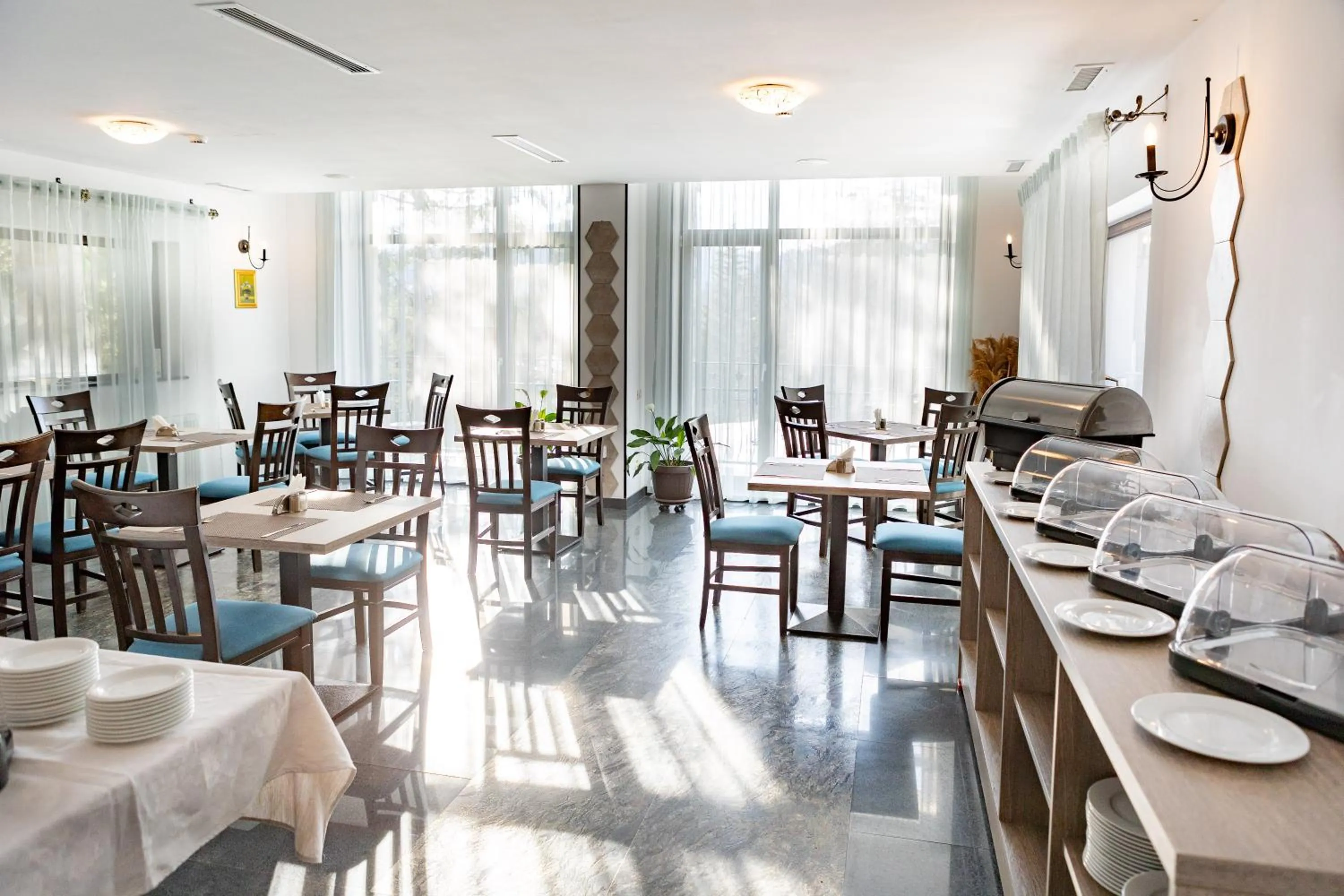 Restaurant/places to eat in Pensiunea Hilltop