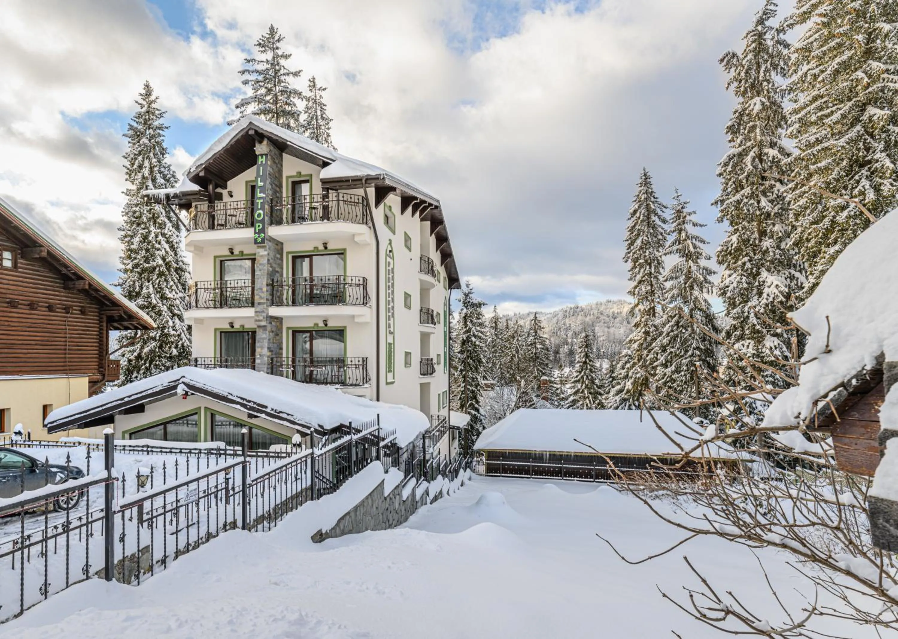 Property building in Pensiunea Hilltop