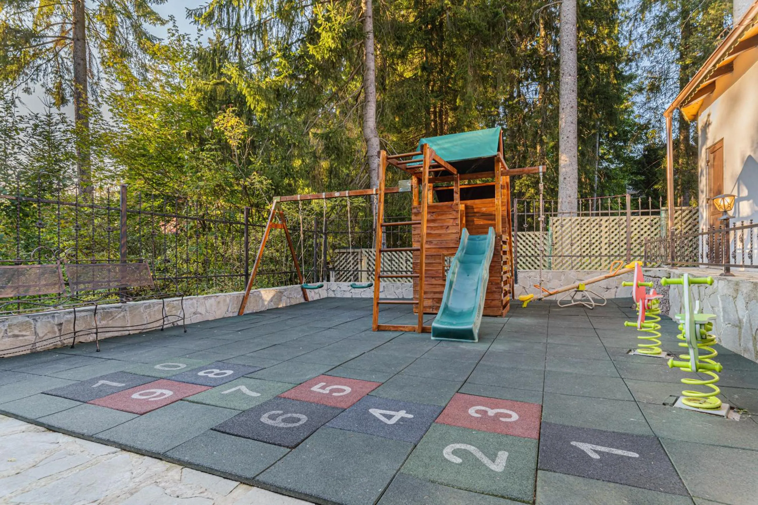 Children play ground in Pensiunea Hilltop