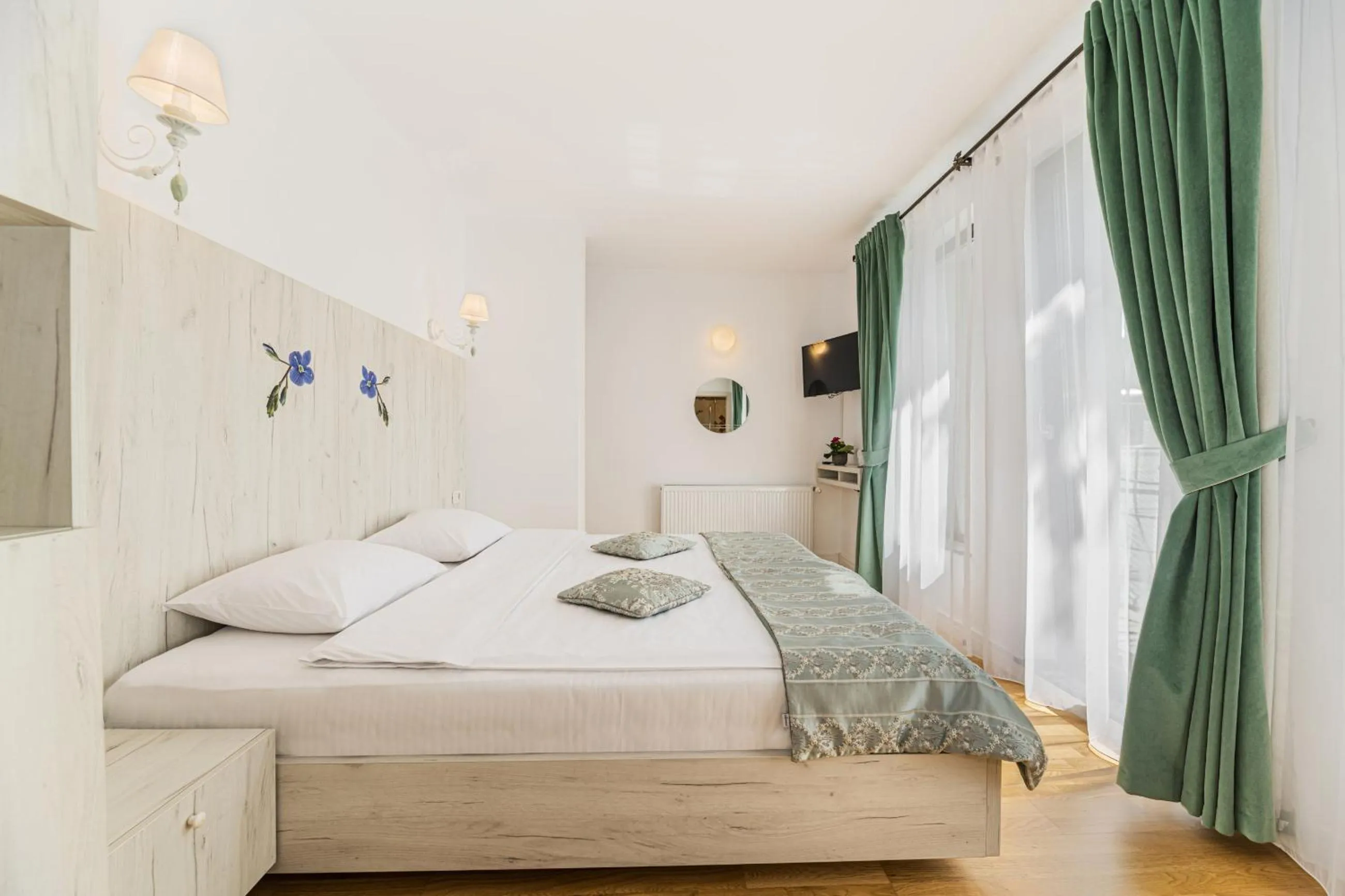 Bedroom, Bed in Pensiunea Hilltop