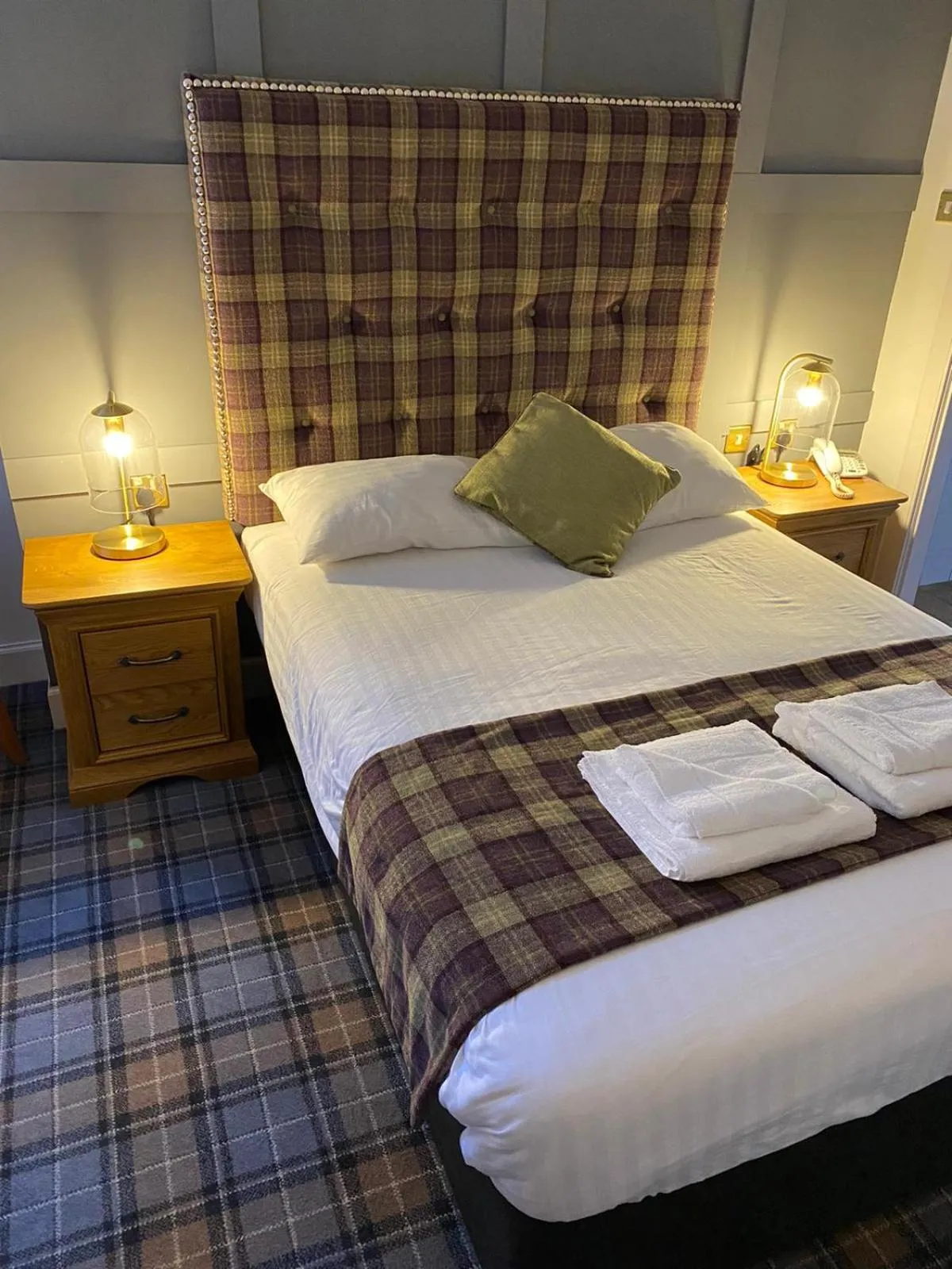 Bedroom, Bed in Royal Dunkeld Hotel