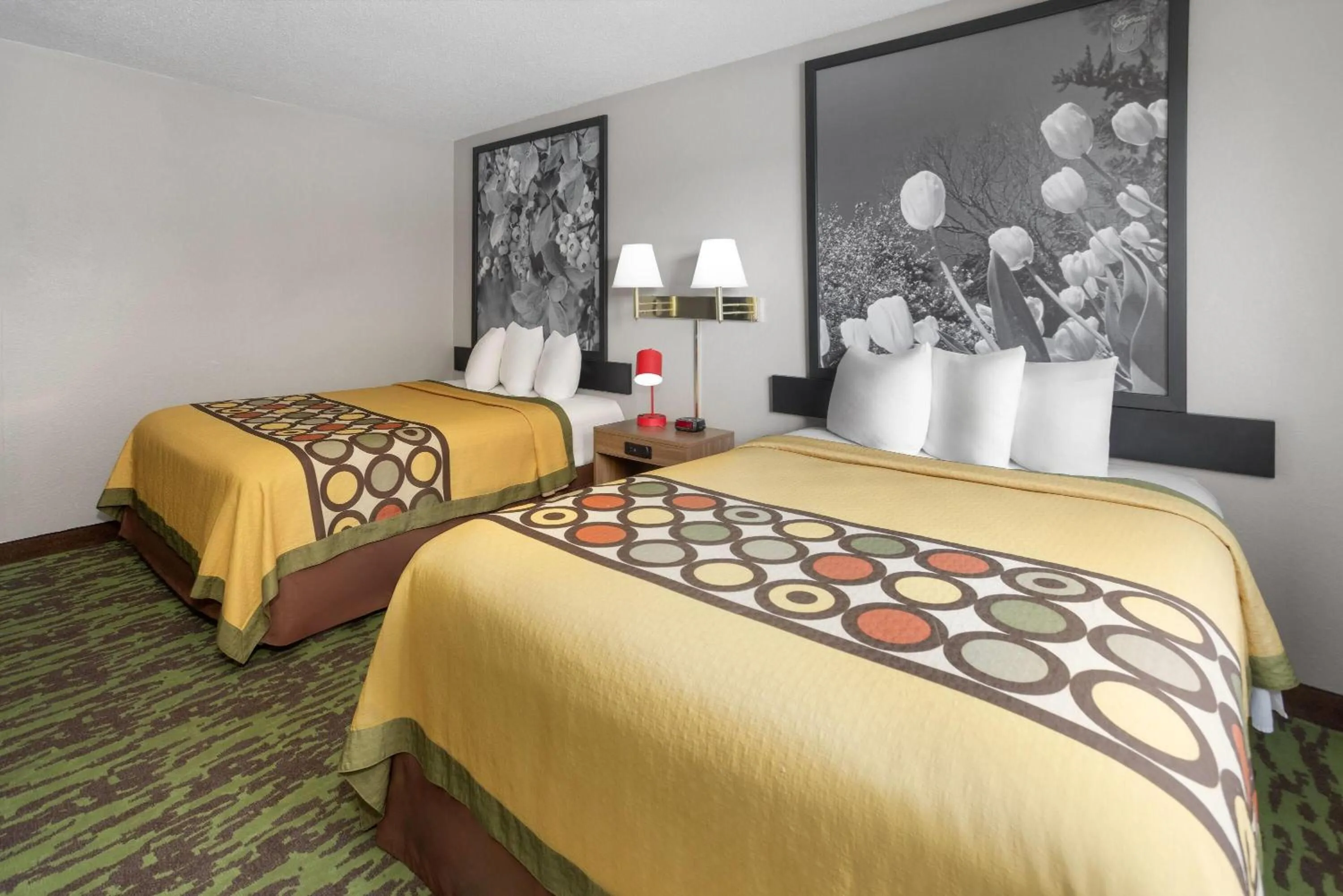 Photo of the whole room, Bed in Super 8 by Wyndham New Stanton