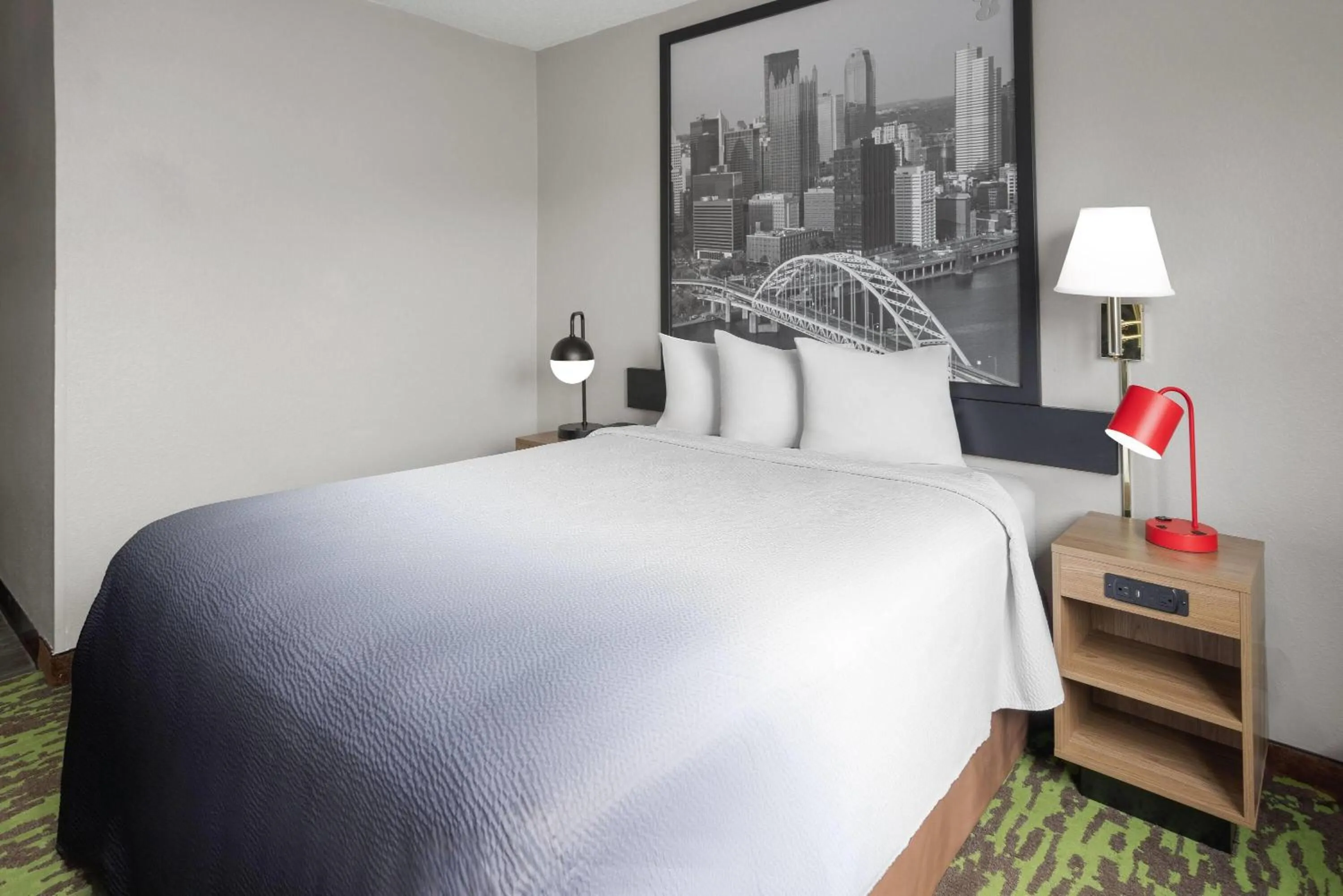 Photo of the whole room, Bed in Super 8 by Wyndham New Stanton