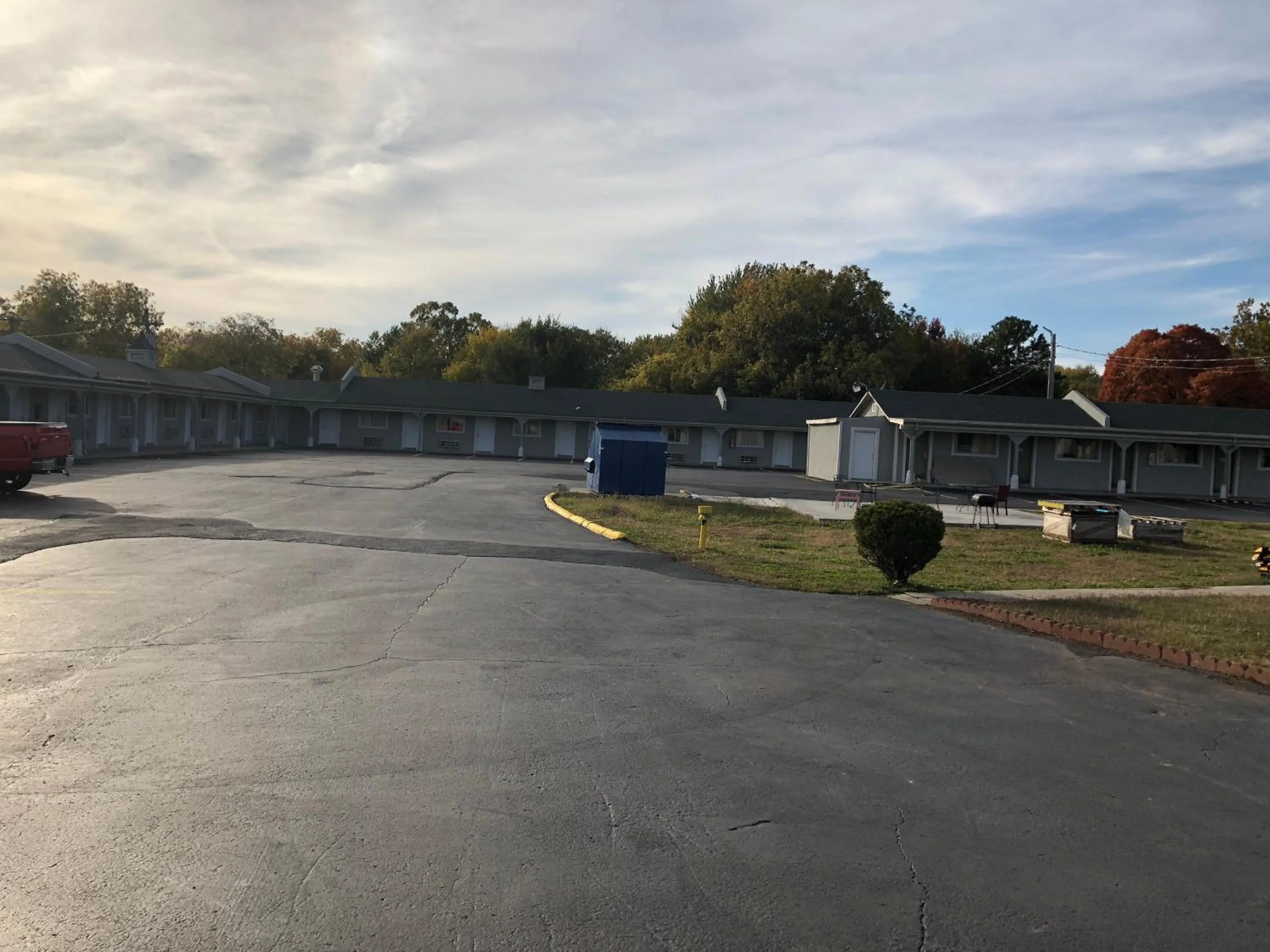 Property building in Dogwood Park Inn