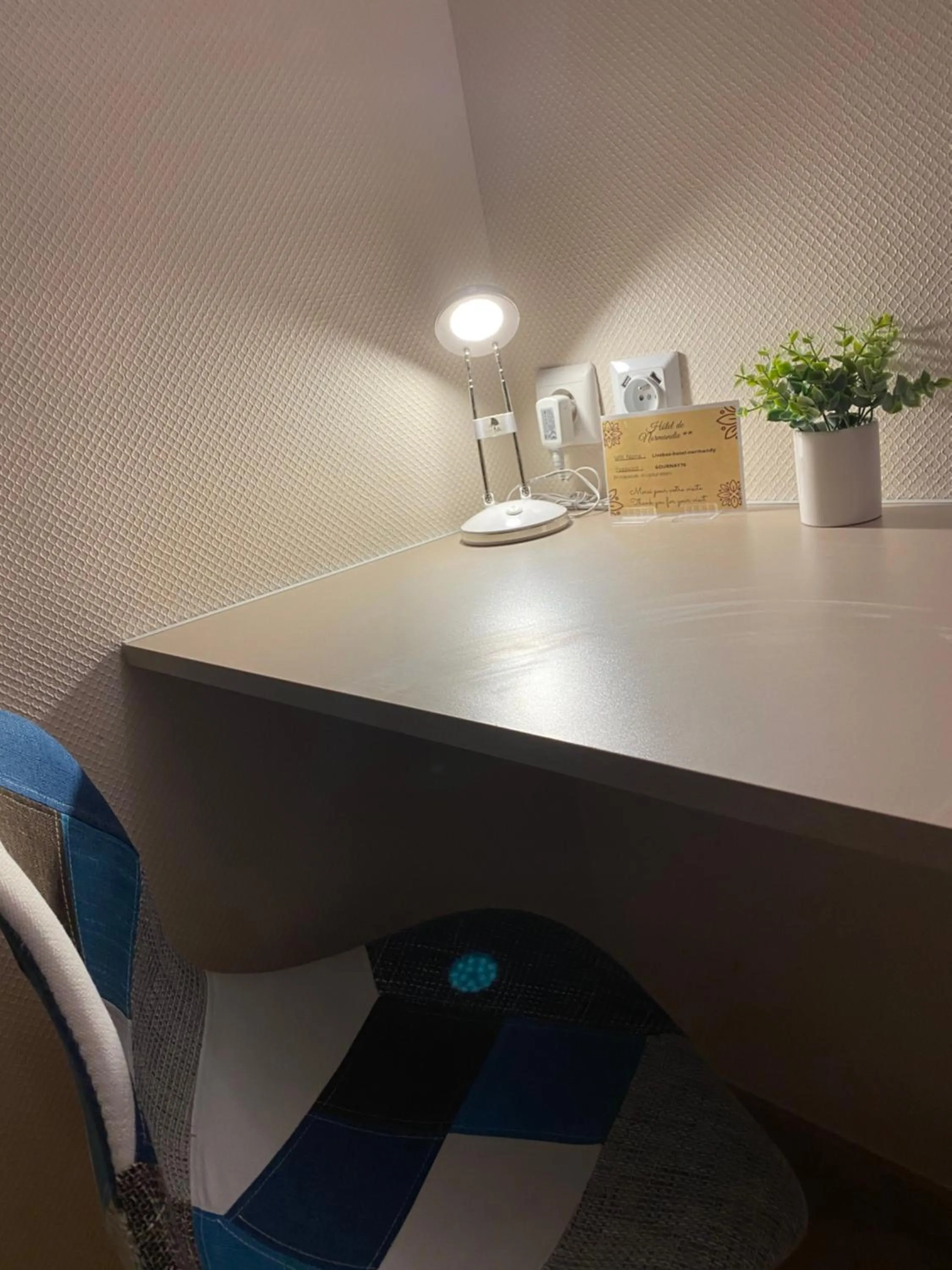 hair dresser in Hotel de Normandie