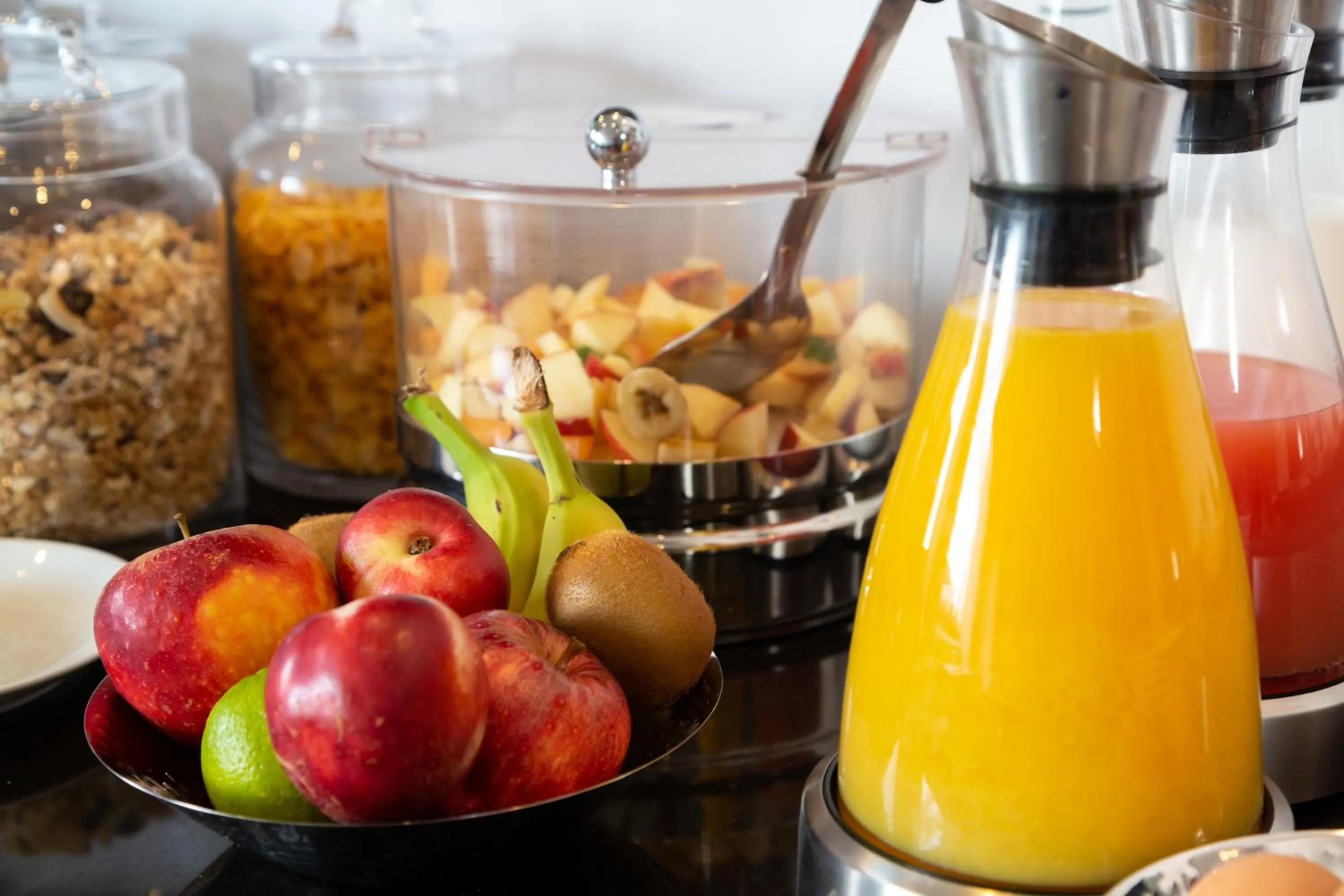 Food and drinks in Tour de Nesle La Rochelle Vieux Port 3 etoiles