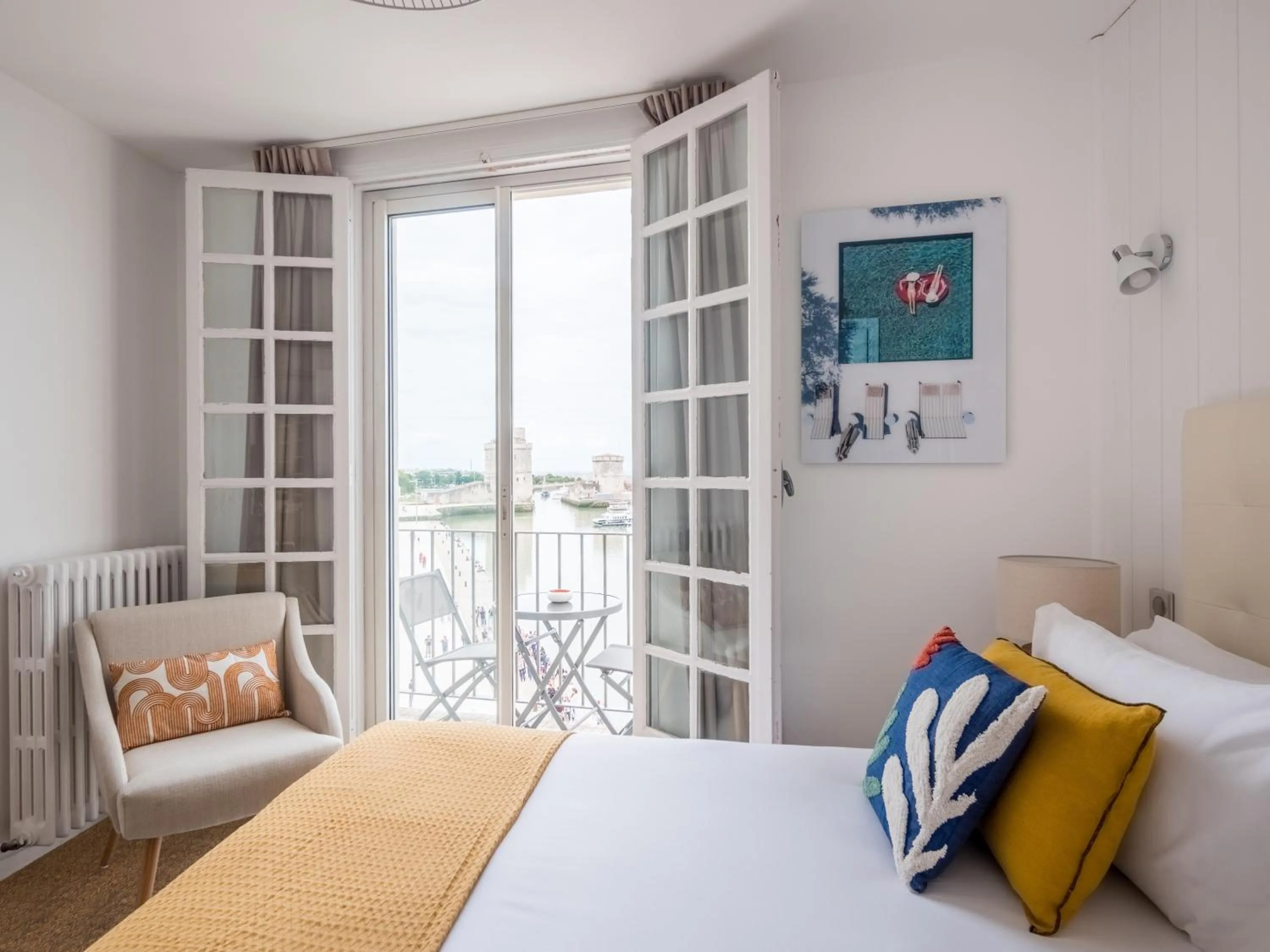 Bed in Tour de Nesle La Rochelle Vieux Port 3 etoiles