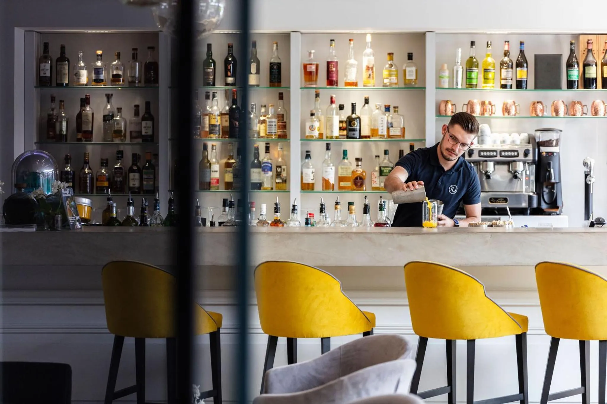 Lounge or bar in Grand Hôtel & Spa Uriage