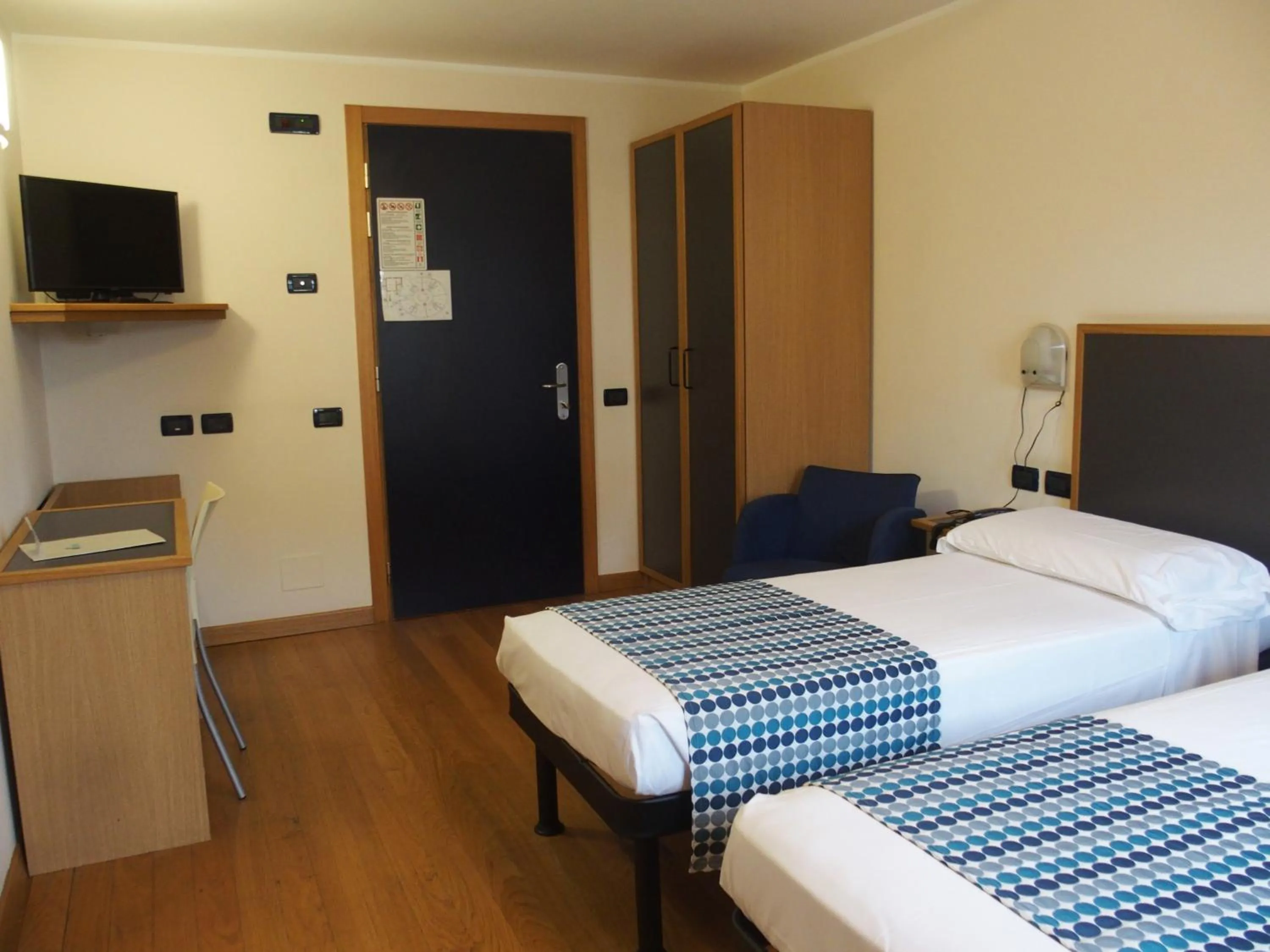 Photo of the whole room, Bed in Hotel Eden