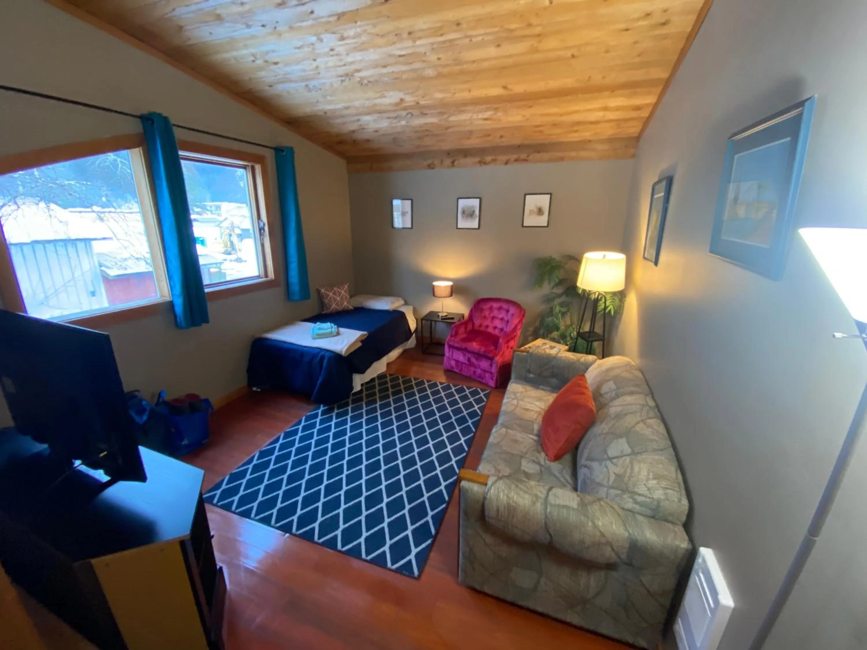 Bed in Historic Hotel Bayview