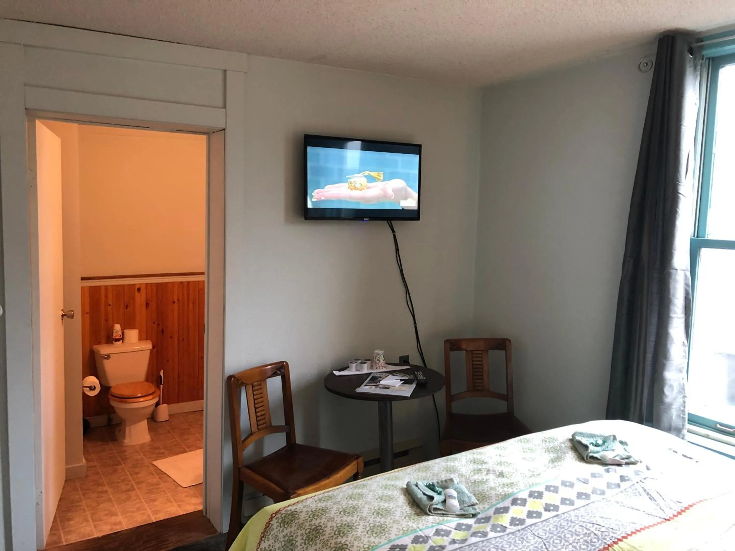Photo of the whole room, Bed in Historic Hotel Bayview