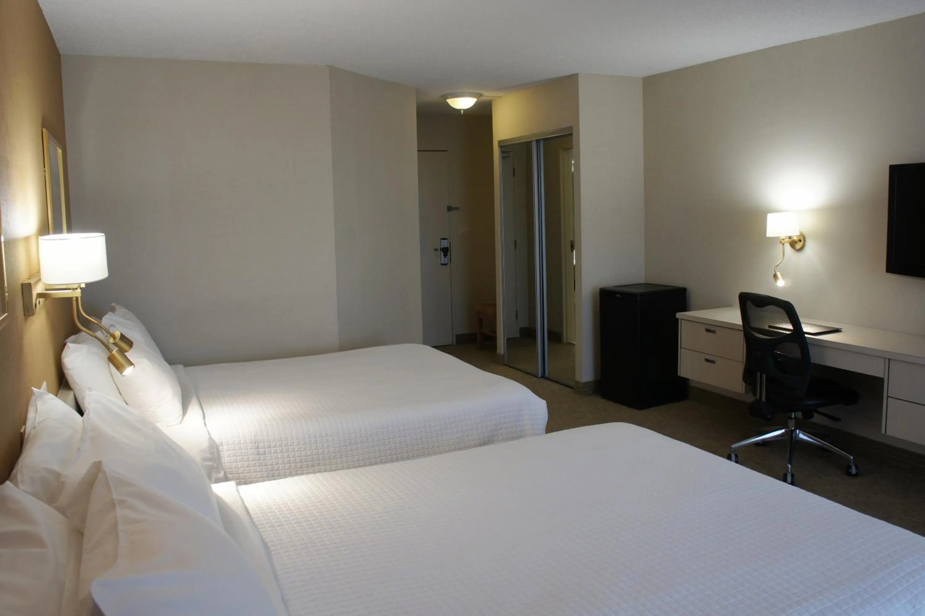 Seating area, Bed in Hôtel Castel